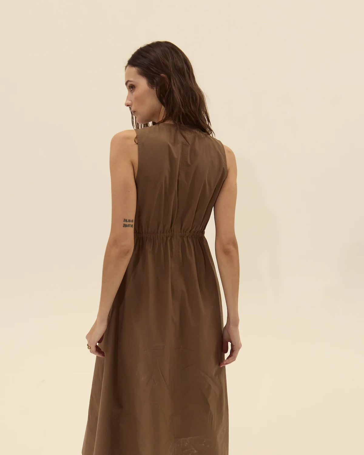 midi sleeveless dress in brown