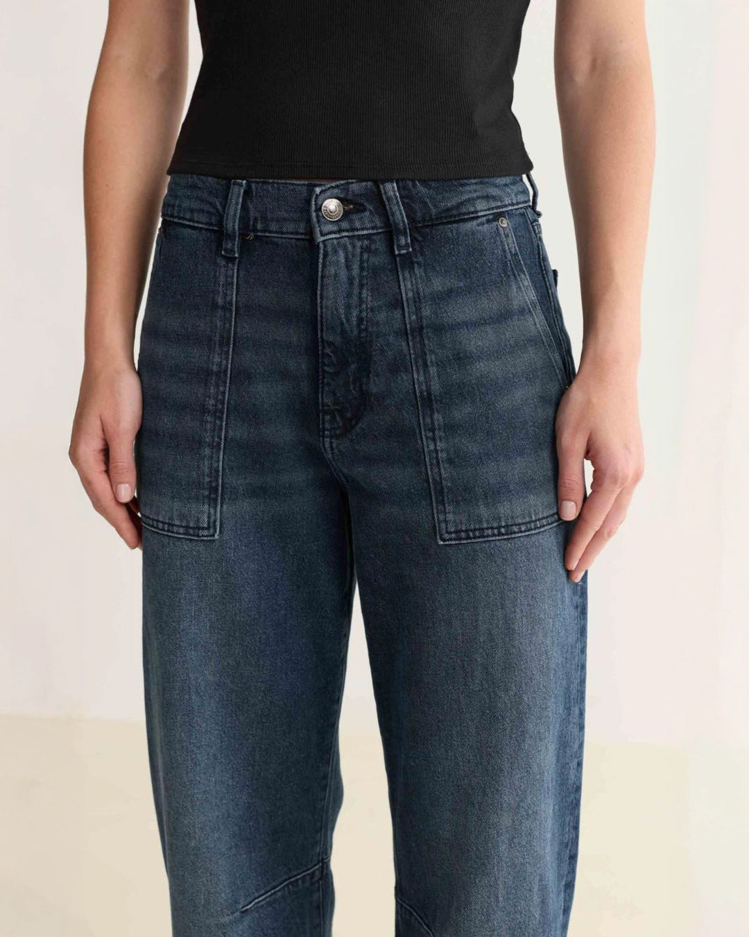 woman wearing barrel blue jeans