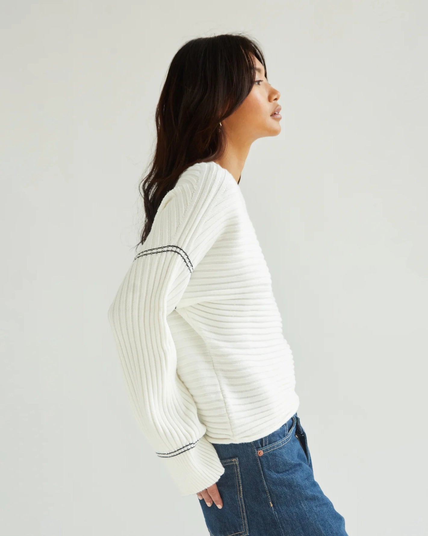 Woman wearing a white ribbed sweater