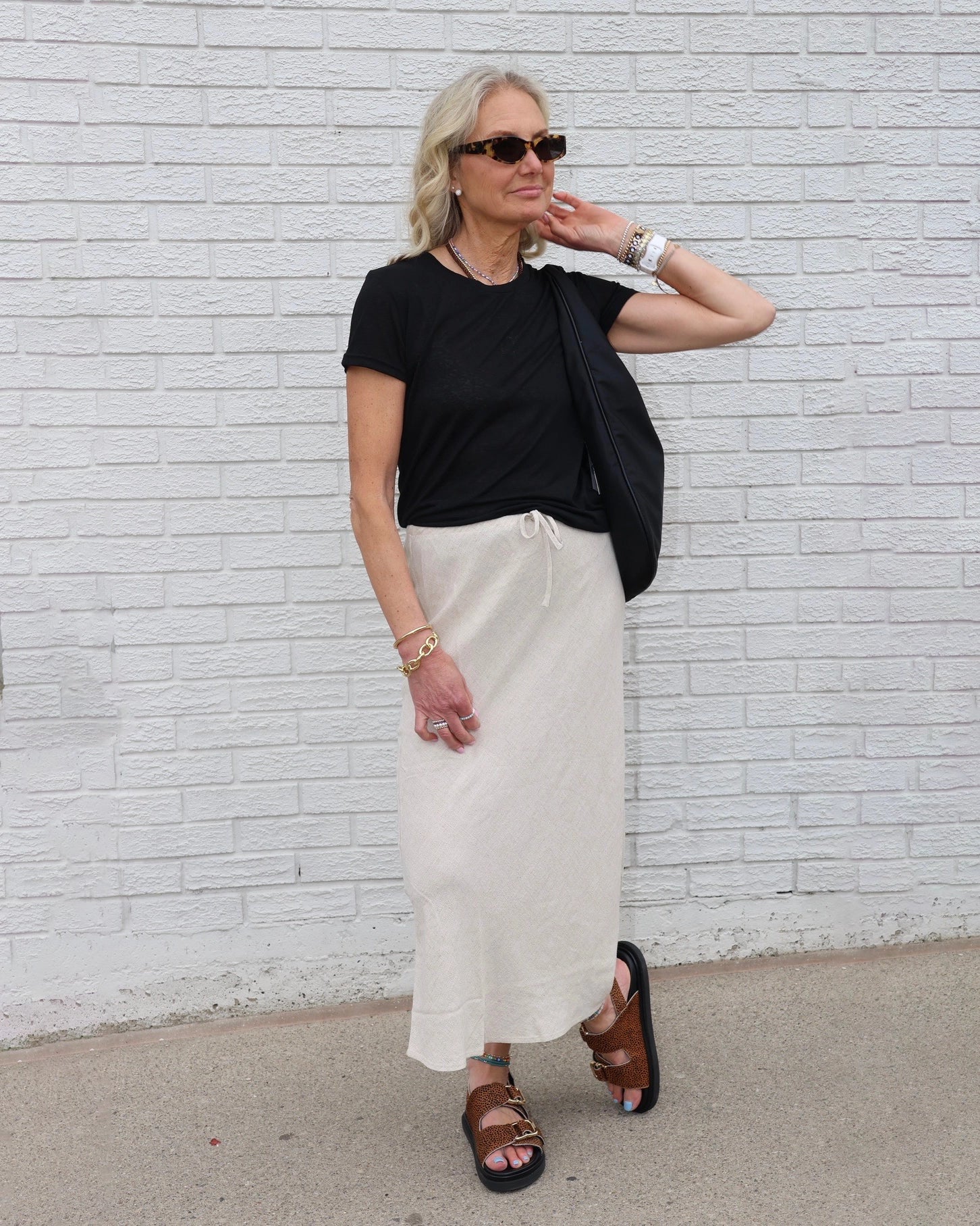 Woman wearing a black linen t-shirt