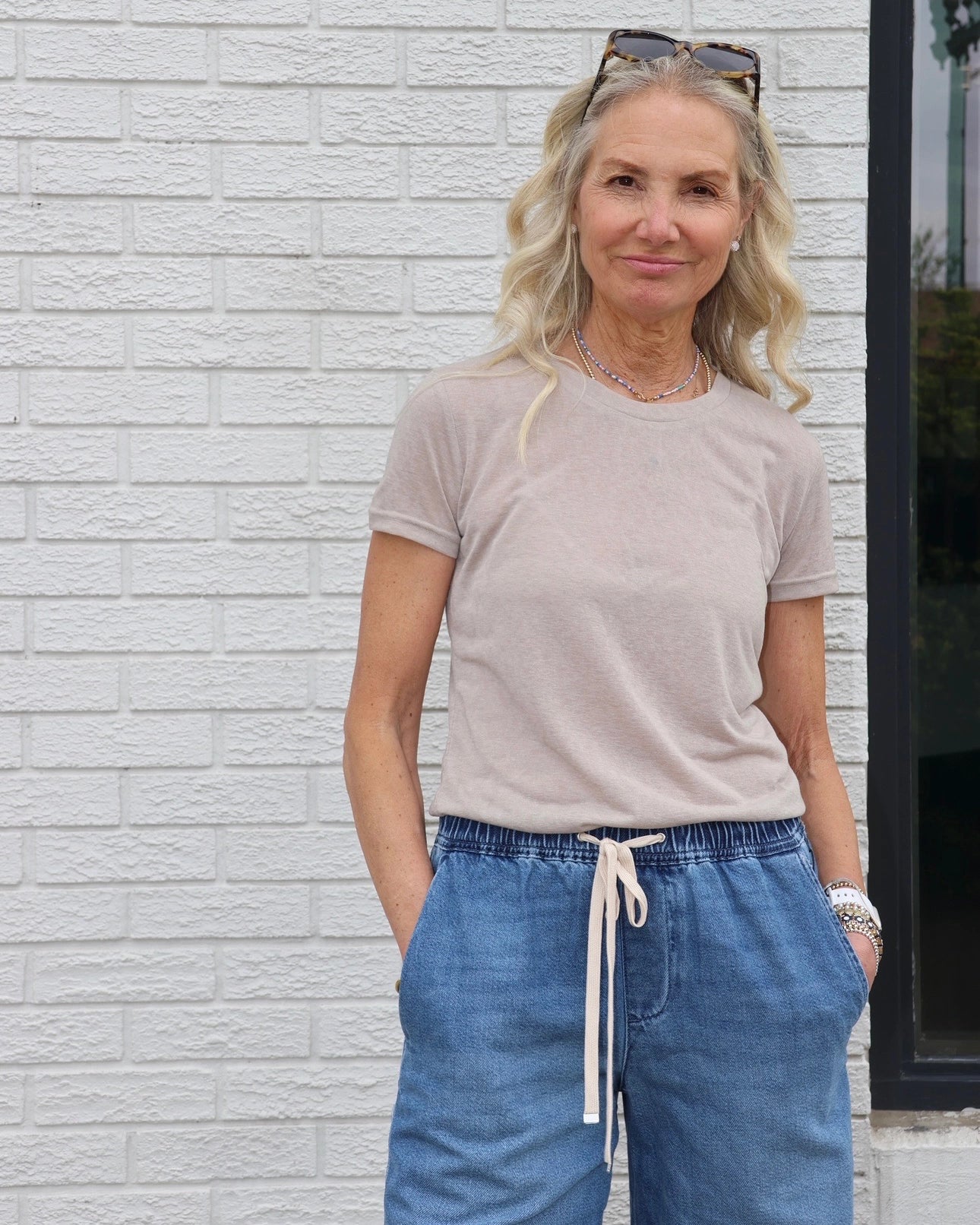 Woman wearing a beige linen t-shirt