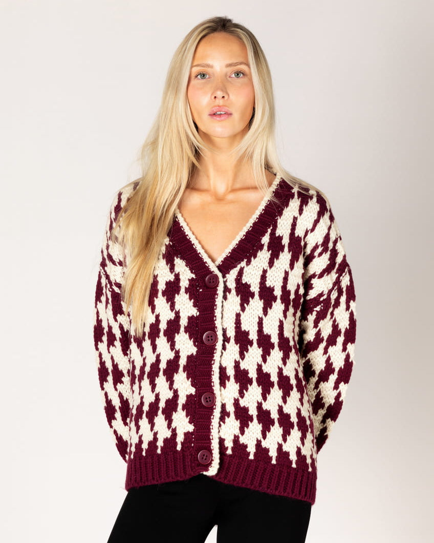 chunky knit cardigan in Burgundy and white houndstooth