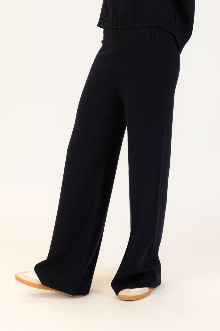 navy knit pant