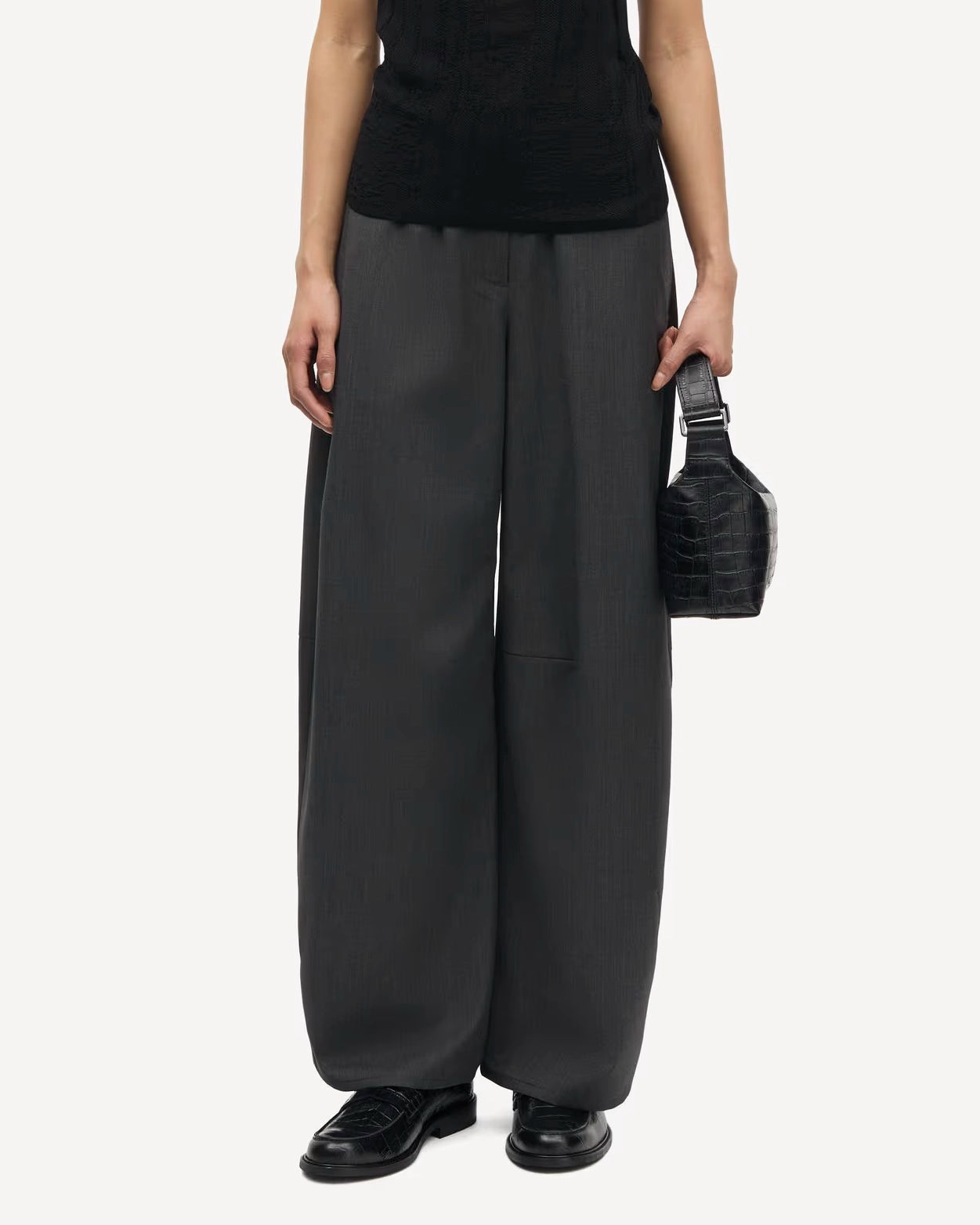 woman wearing grey high-waisted Saroko pants by Samsøe Samsøe