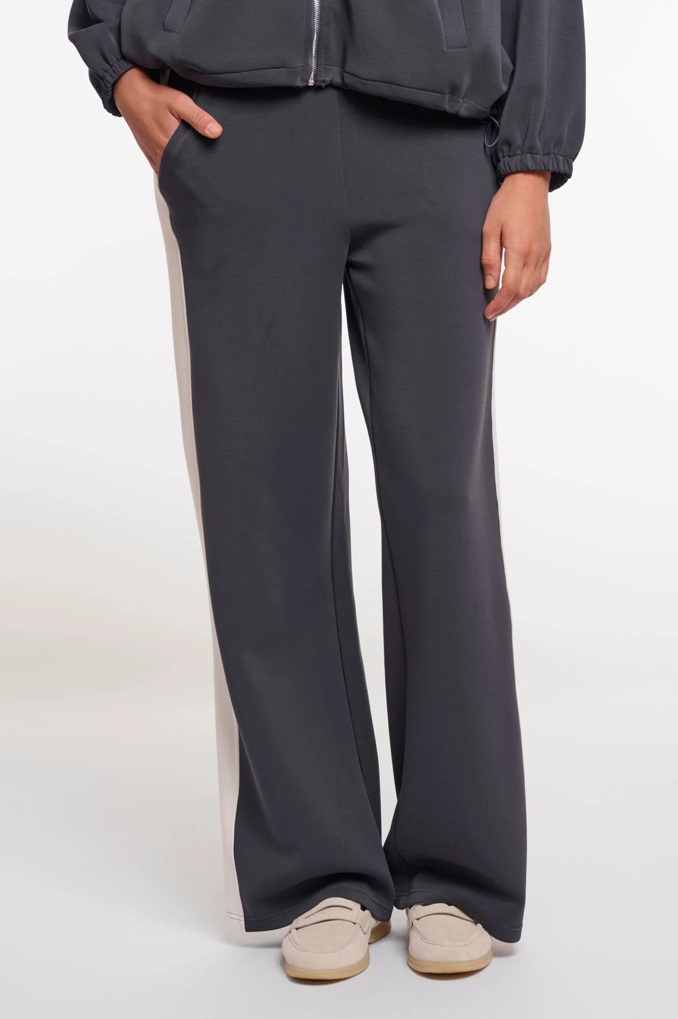 wide leg pant in dark navy with a cream stripe down the side