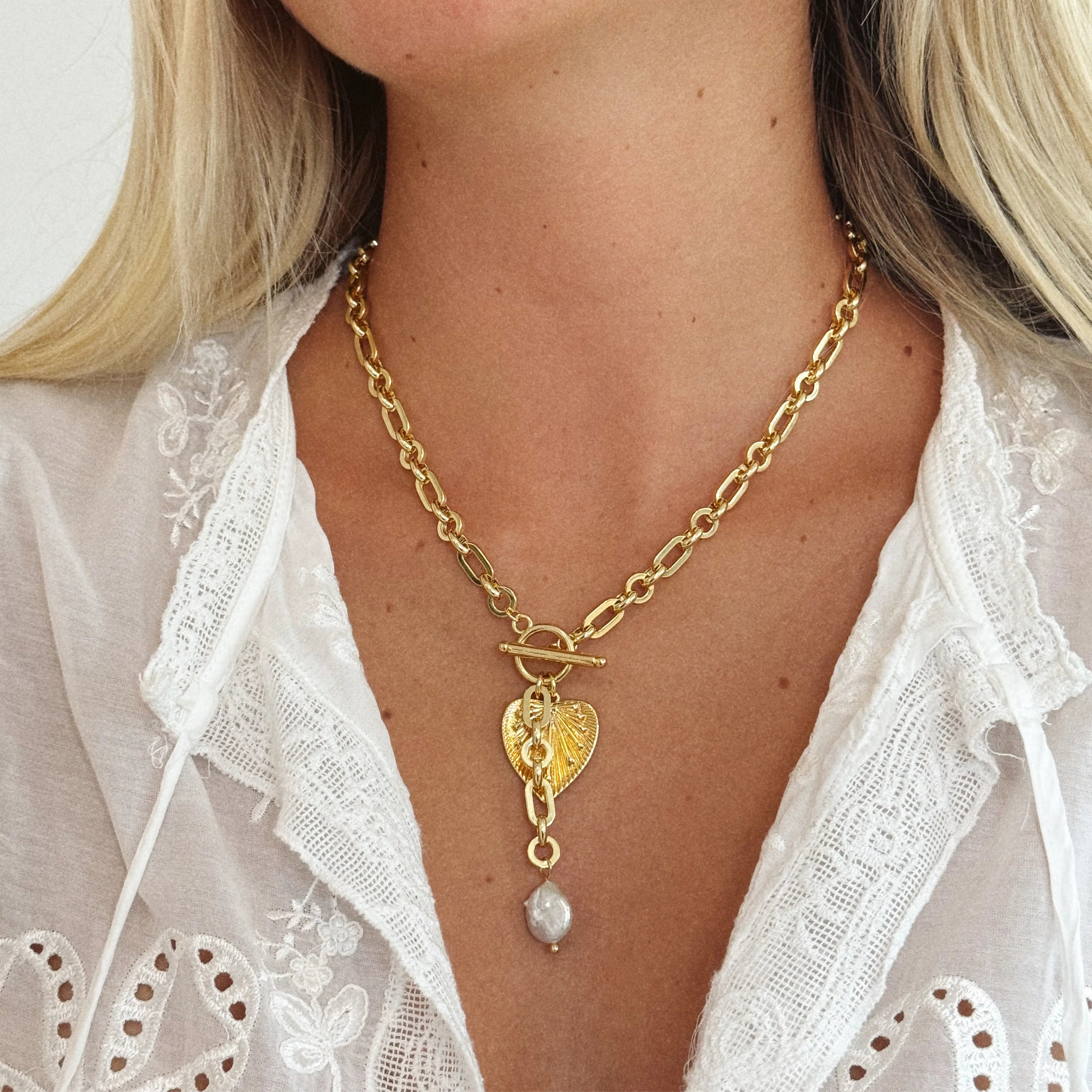 gold chain necklace with heart pendant