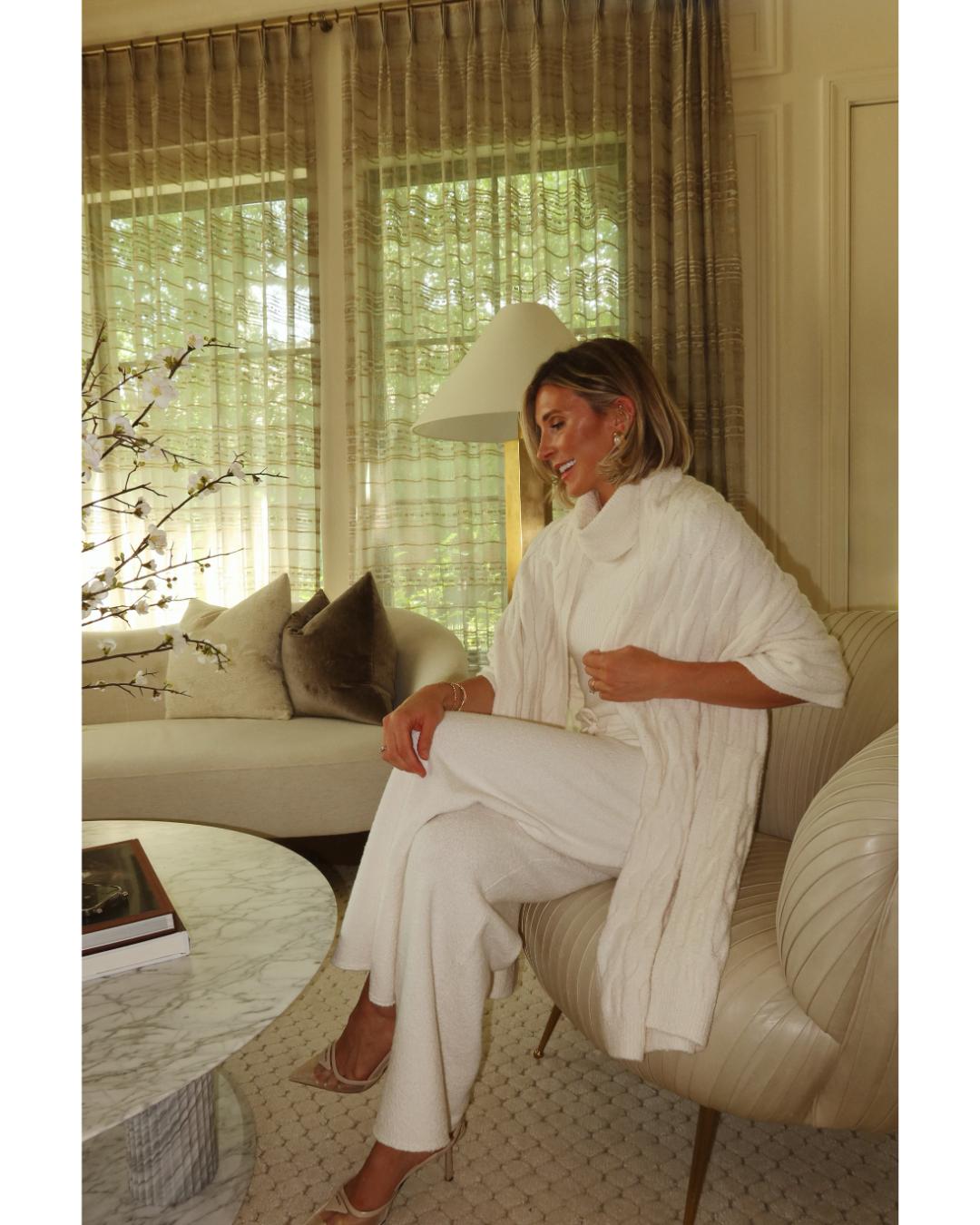 cable scarf in white