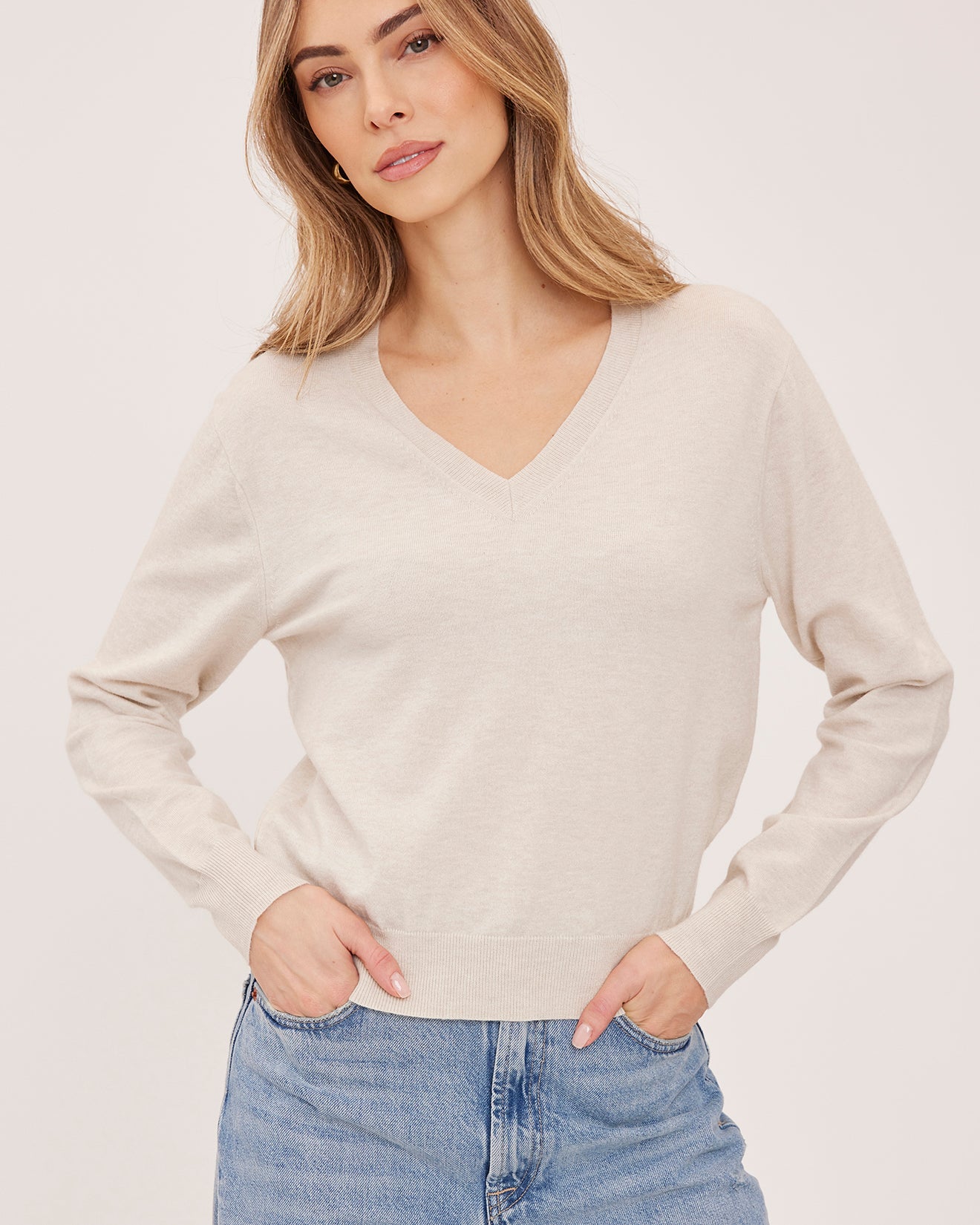 long sleeve v-neck sweater in cream
