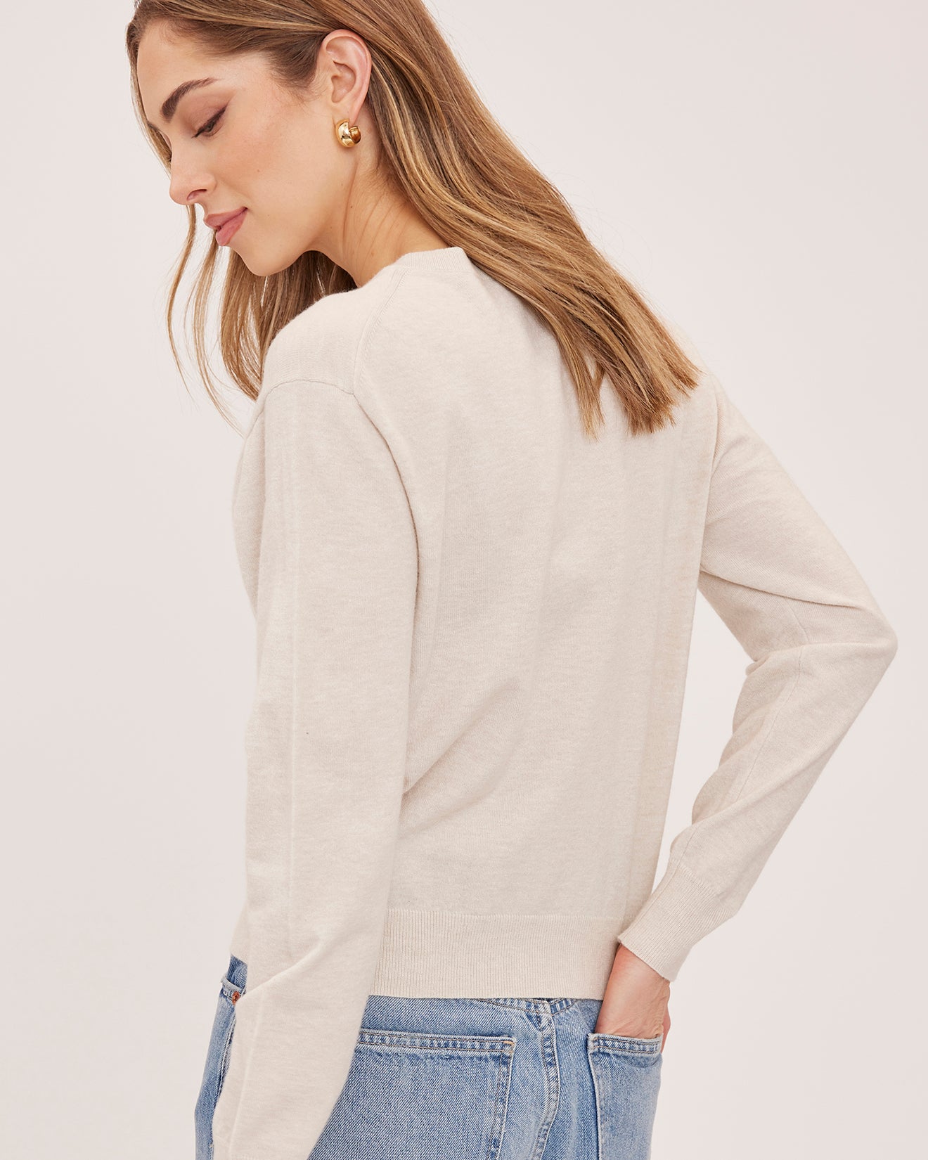 long sleeve v-neck sweater in cream