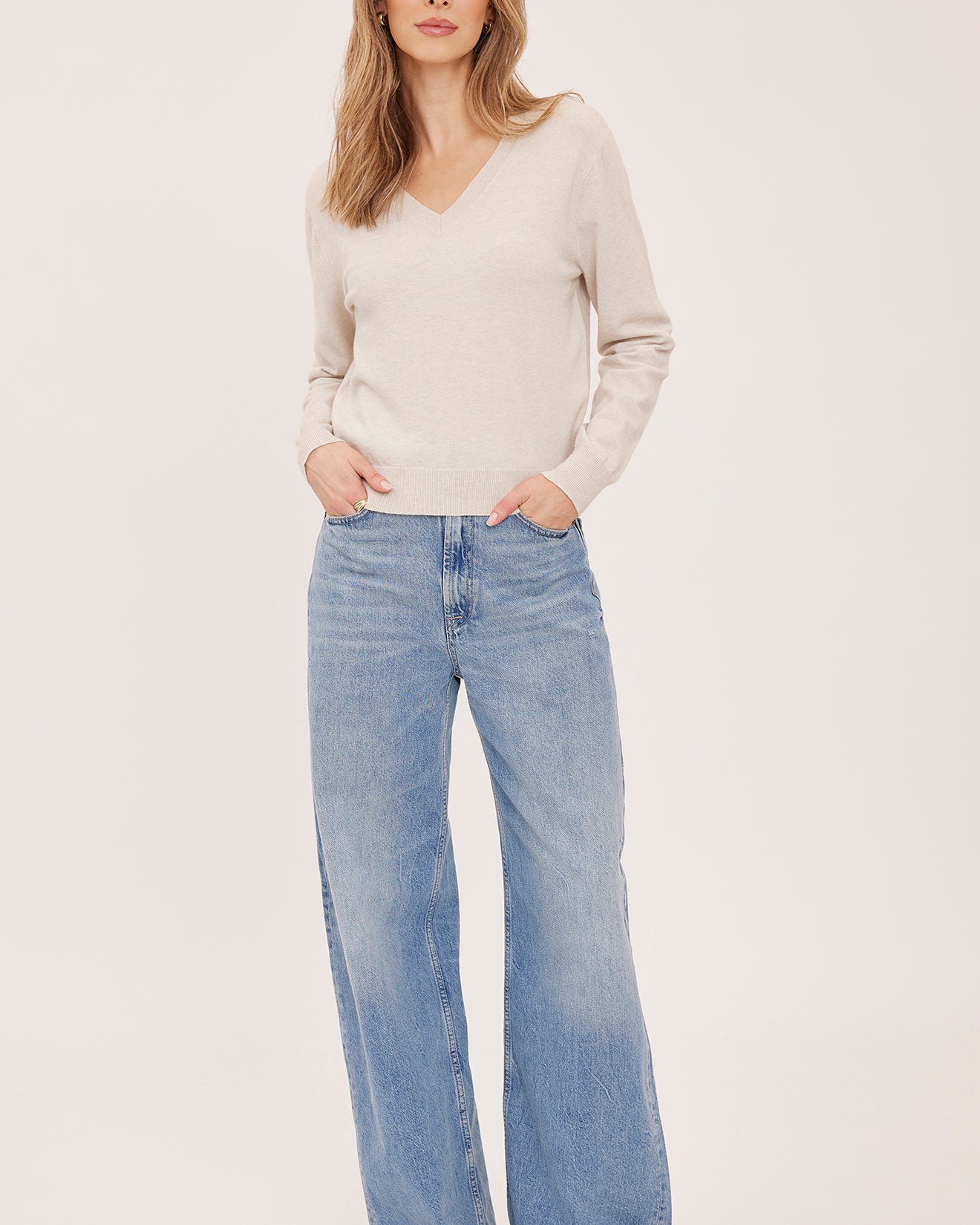long sleeve v-neck sweater in cream
