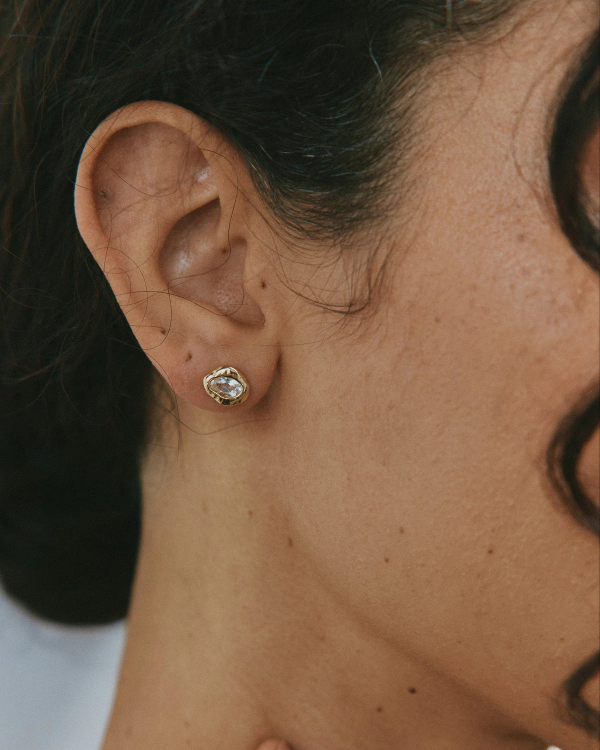 gold stud earrings with stone in the middle
