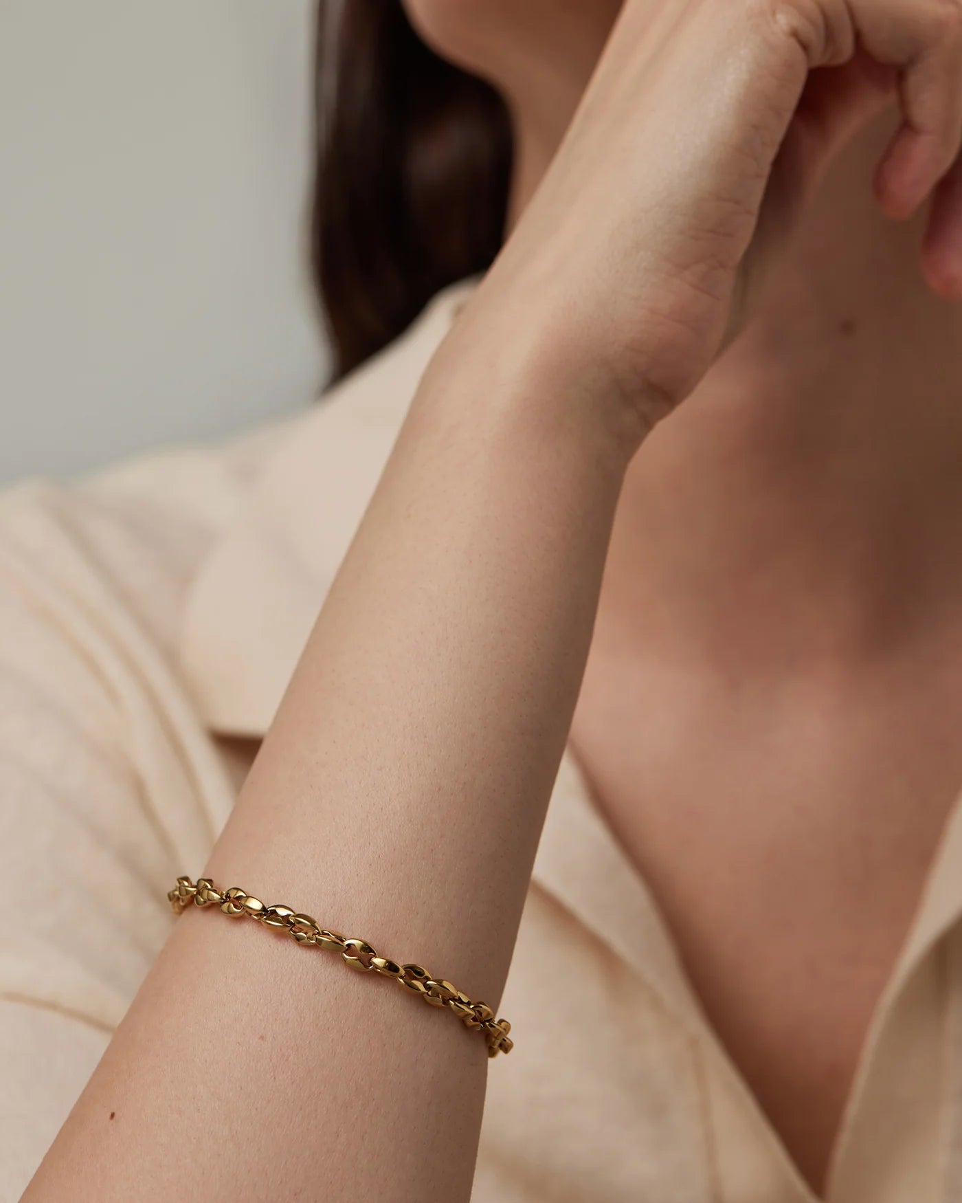 detailed link gold bracelet
