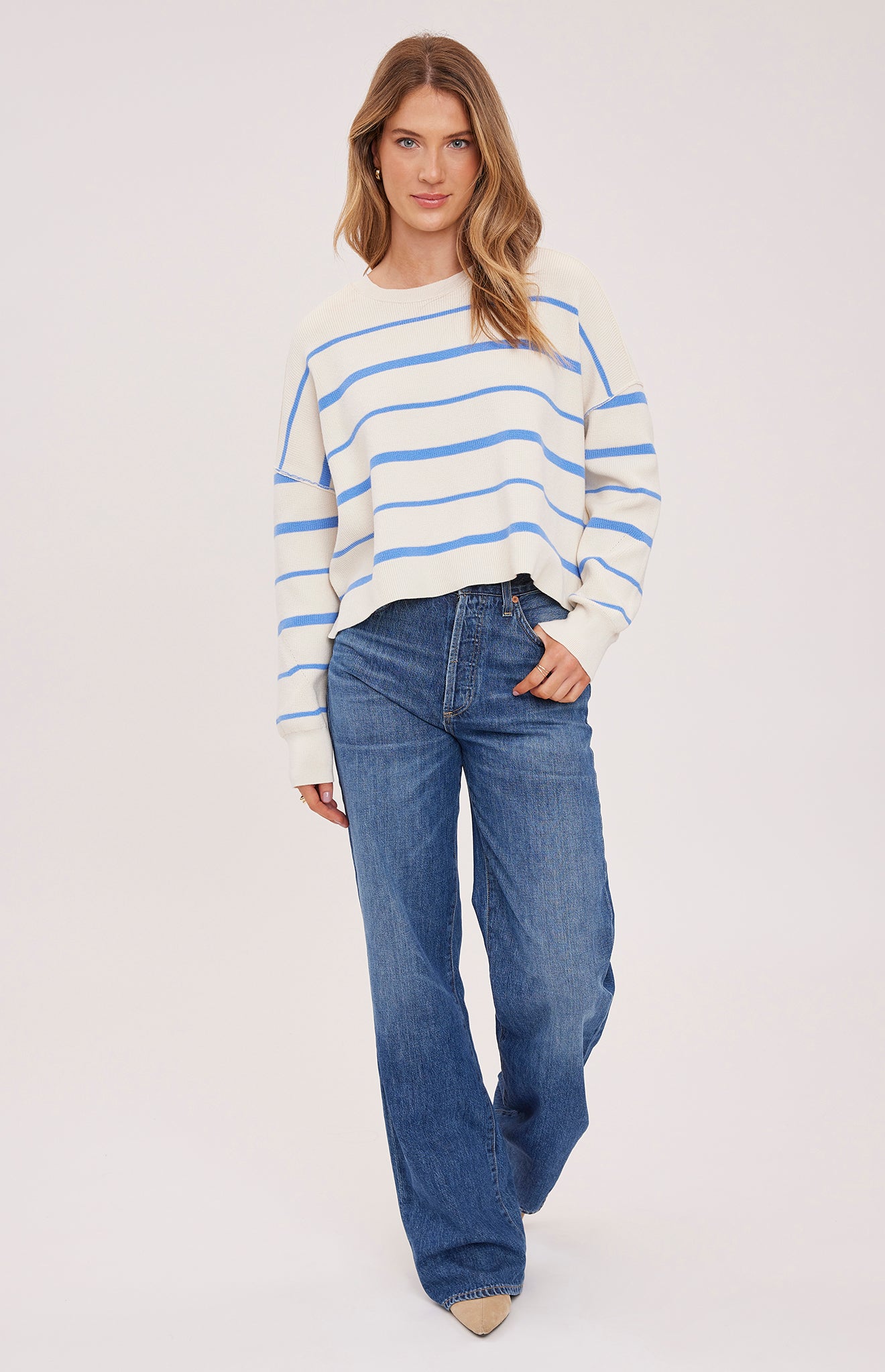 cropped sweater in white with blue stripes