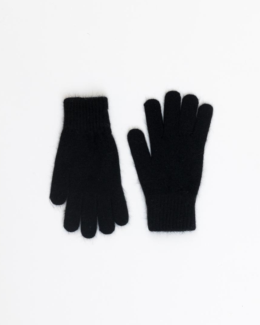 black knit gloves
