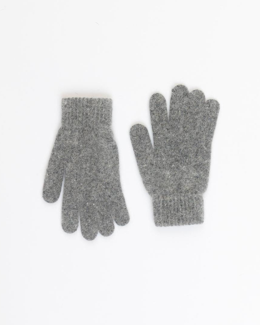 grey knit gloves