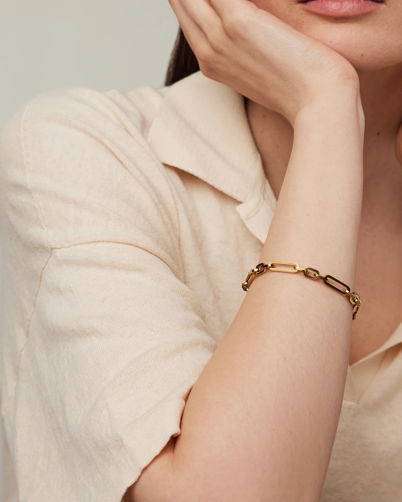 chain link bracelet in gold