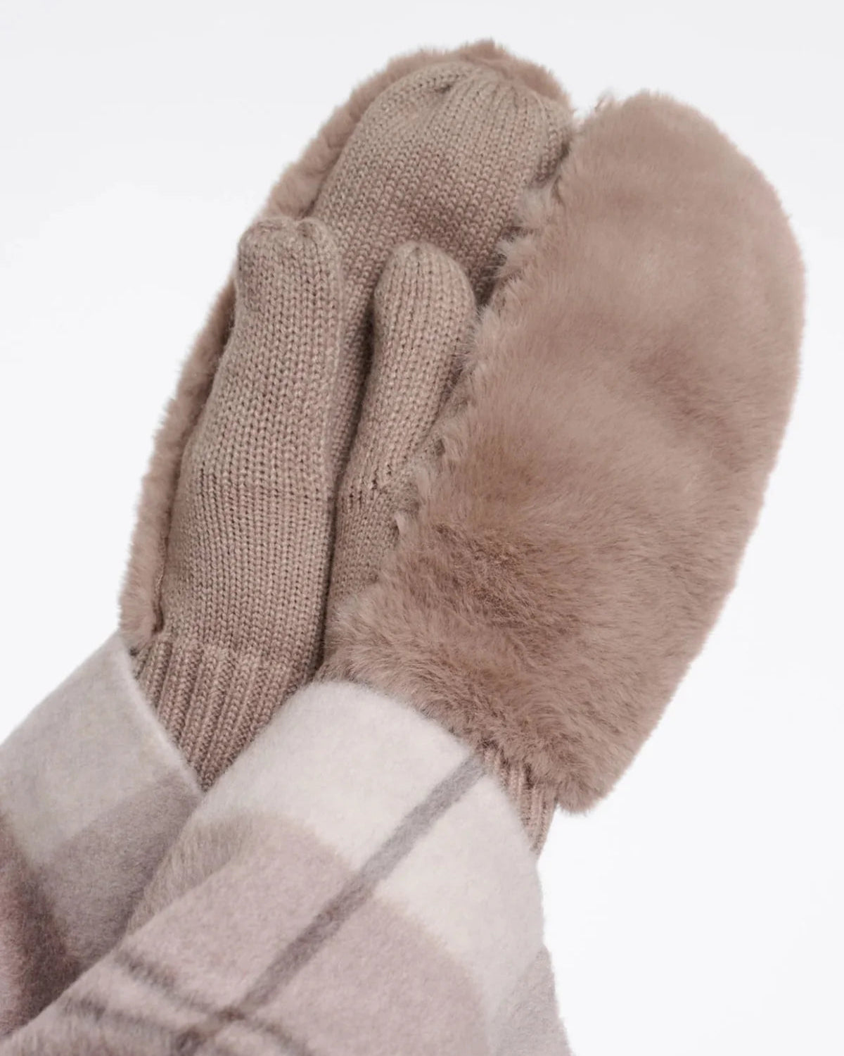 faux fur gloves in light brown