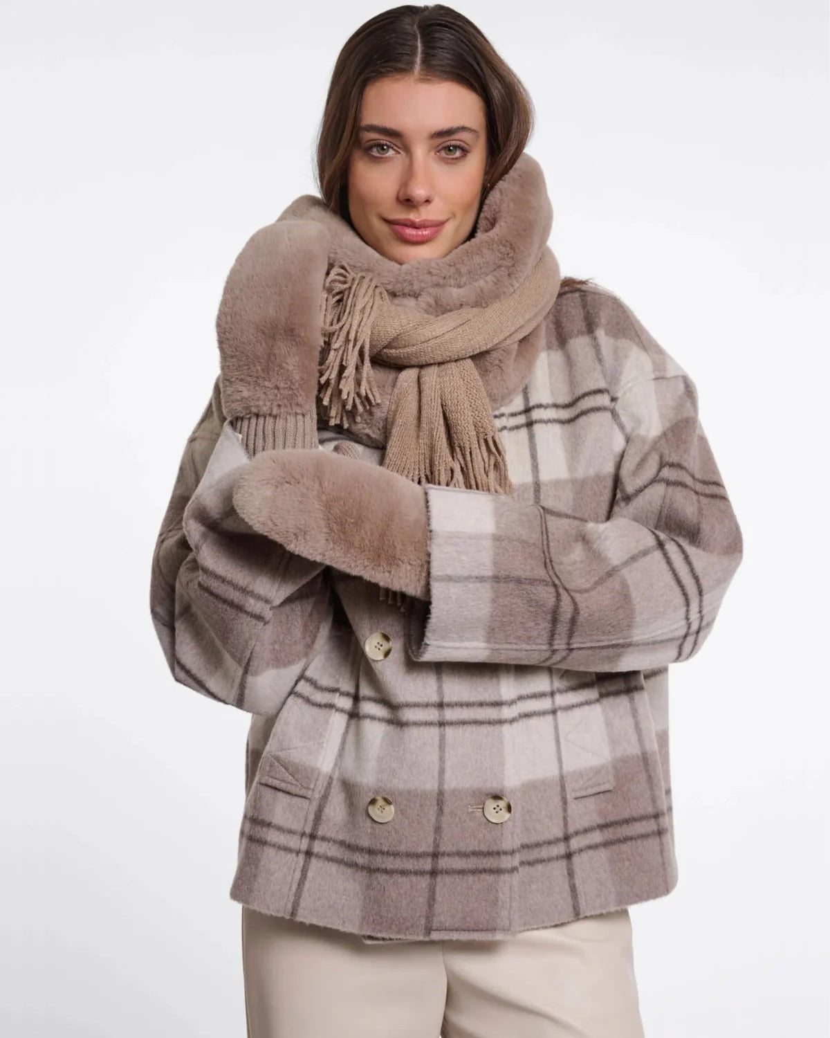 faux fur gloves in light brown