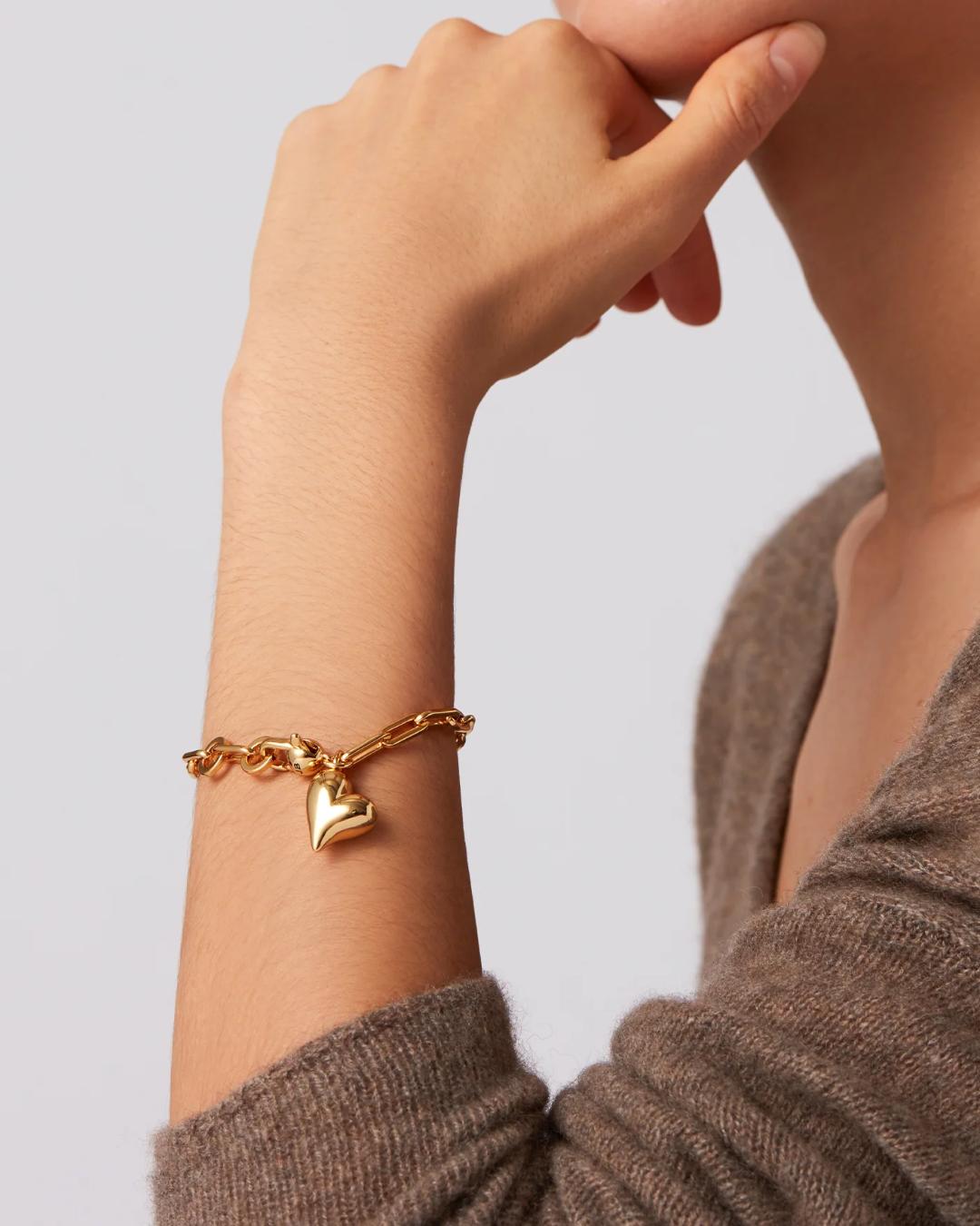 jenny bird link bracelet with heart pendant in gold