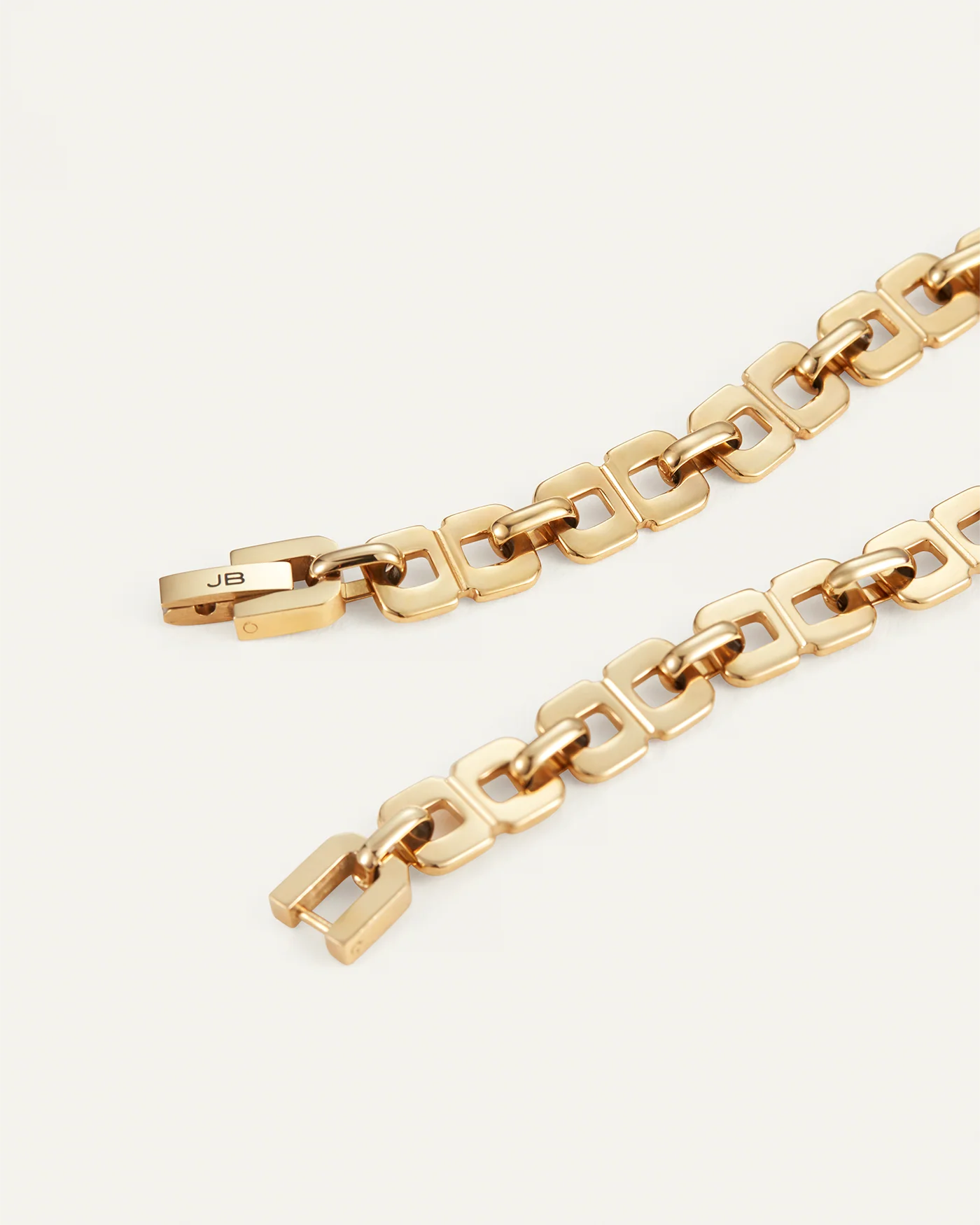 gold detailed necklace