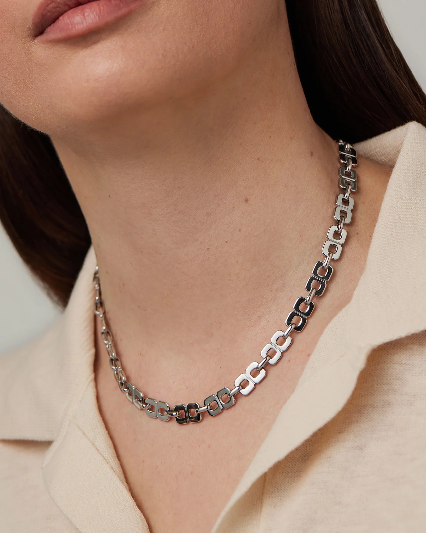 silver detailed necklace