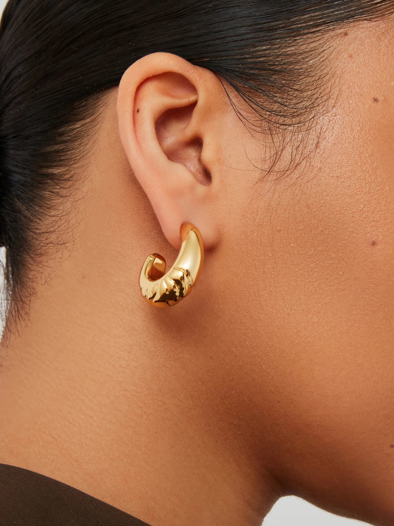 chunky gold hoop earring