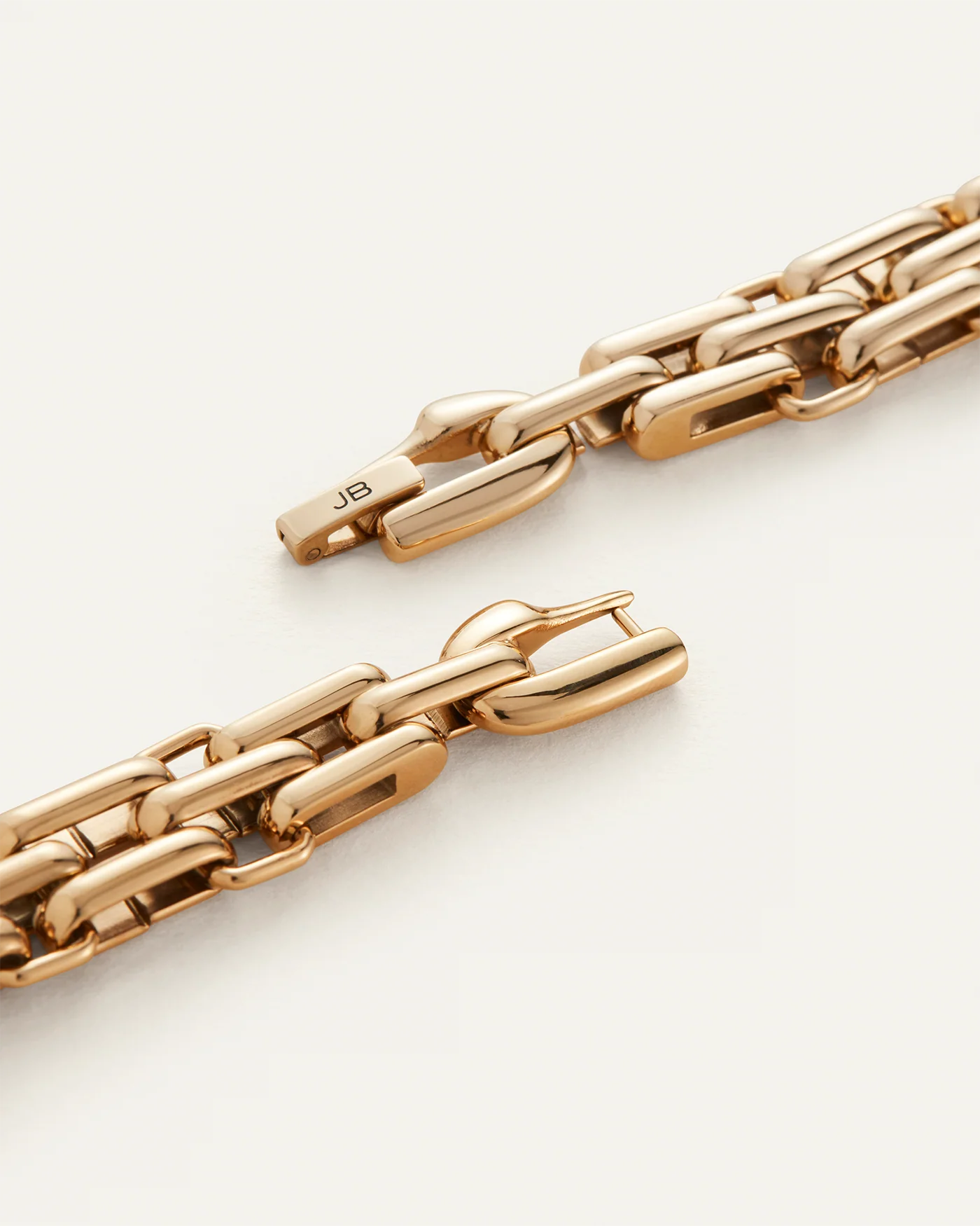 gold chain link bracelet