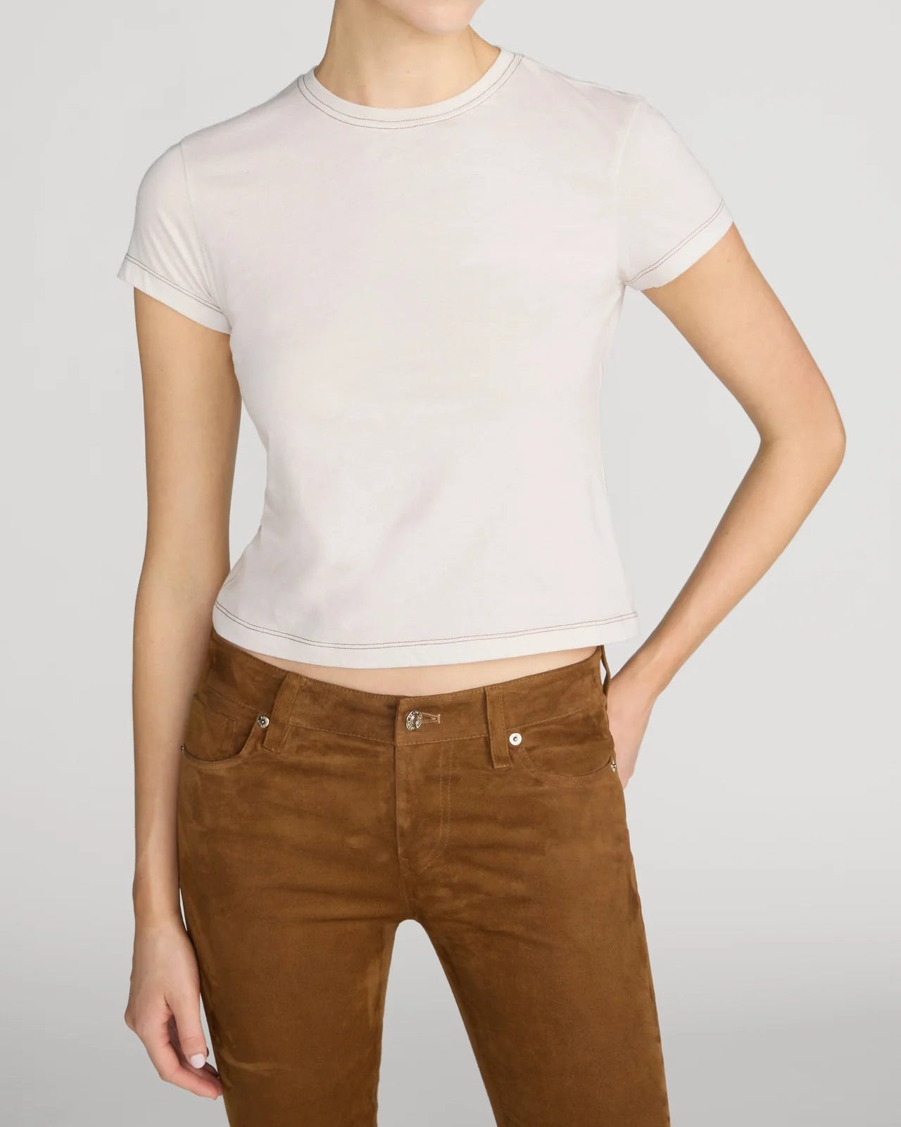 beige short sleeve t-shirt