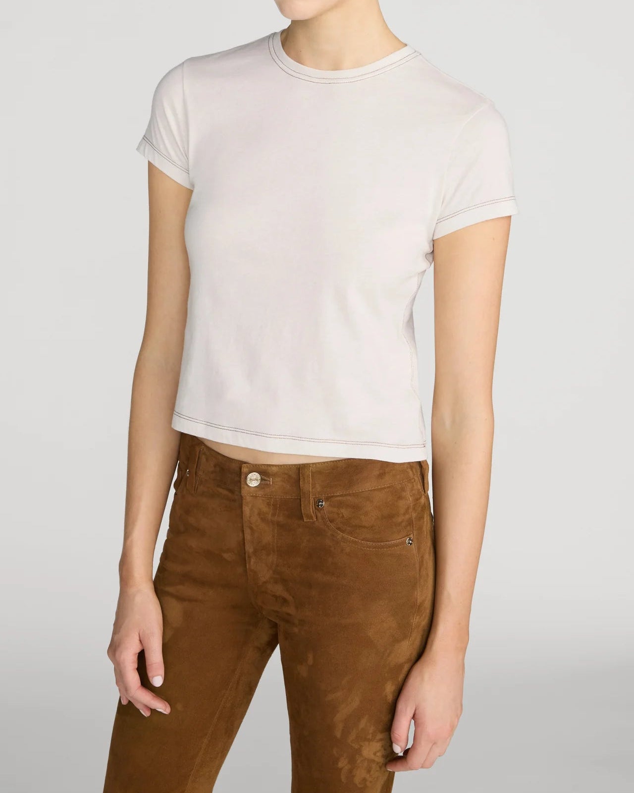 beige short sleeve t-shirt