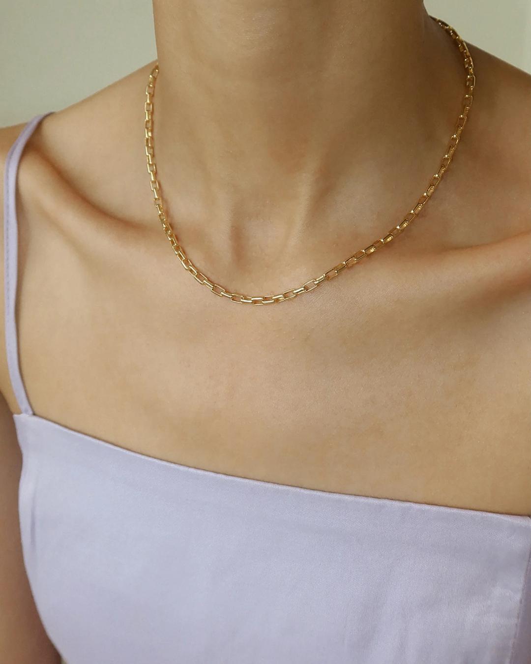 chain link necklace in gold