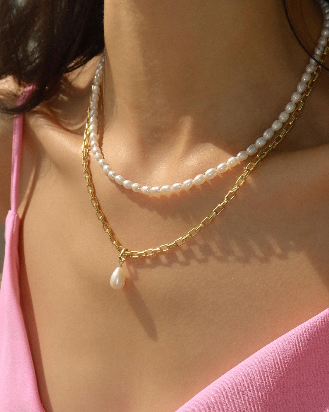 chain link necklace in gold