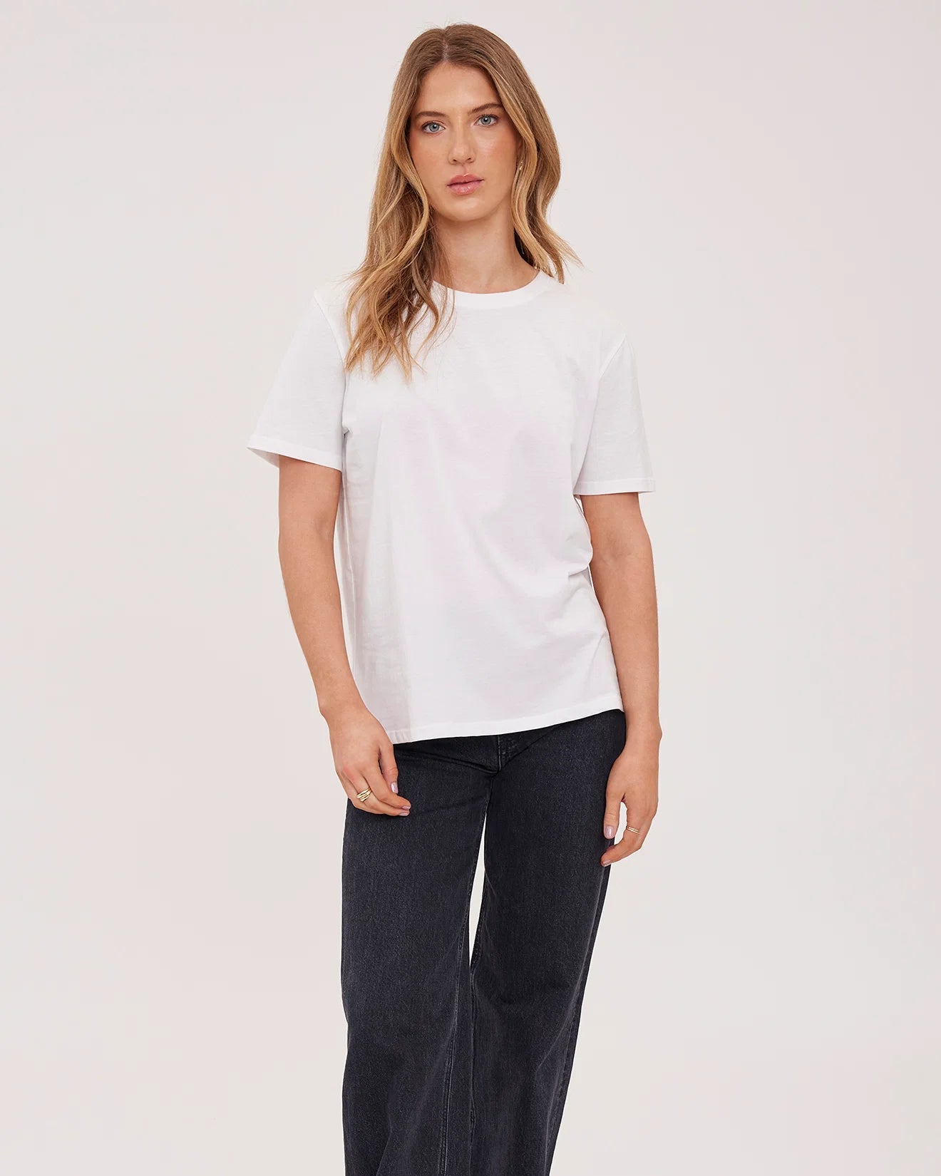 white short sleeve t-shirt