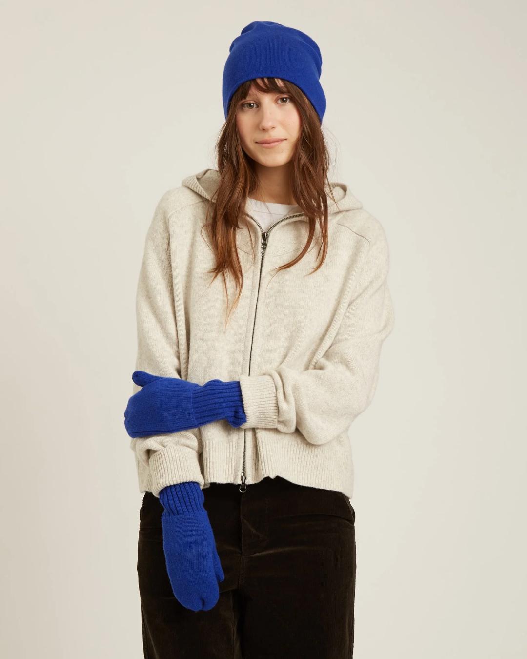 knit mittens in blue