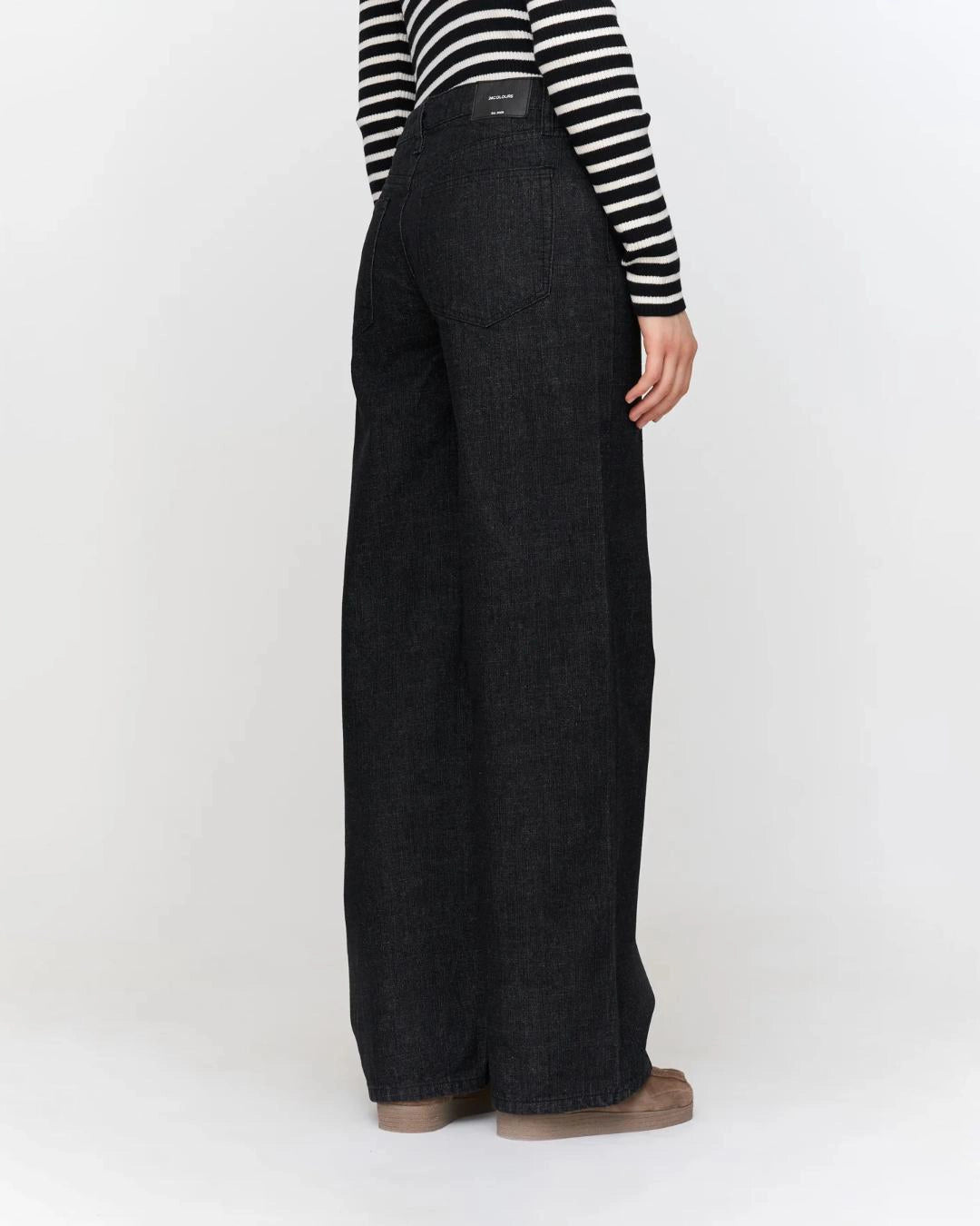 woman wearing dark grey wide-leg jeans