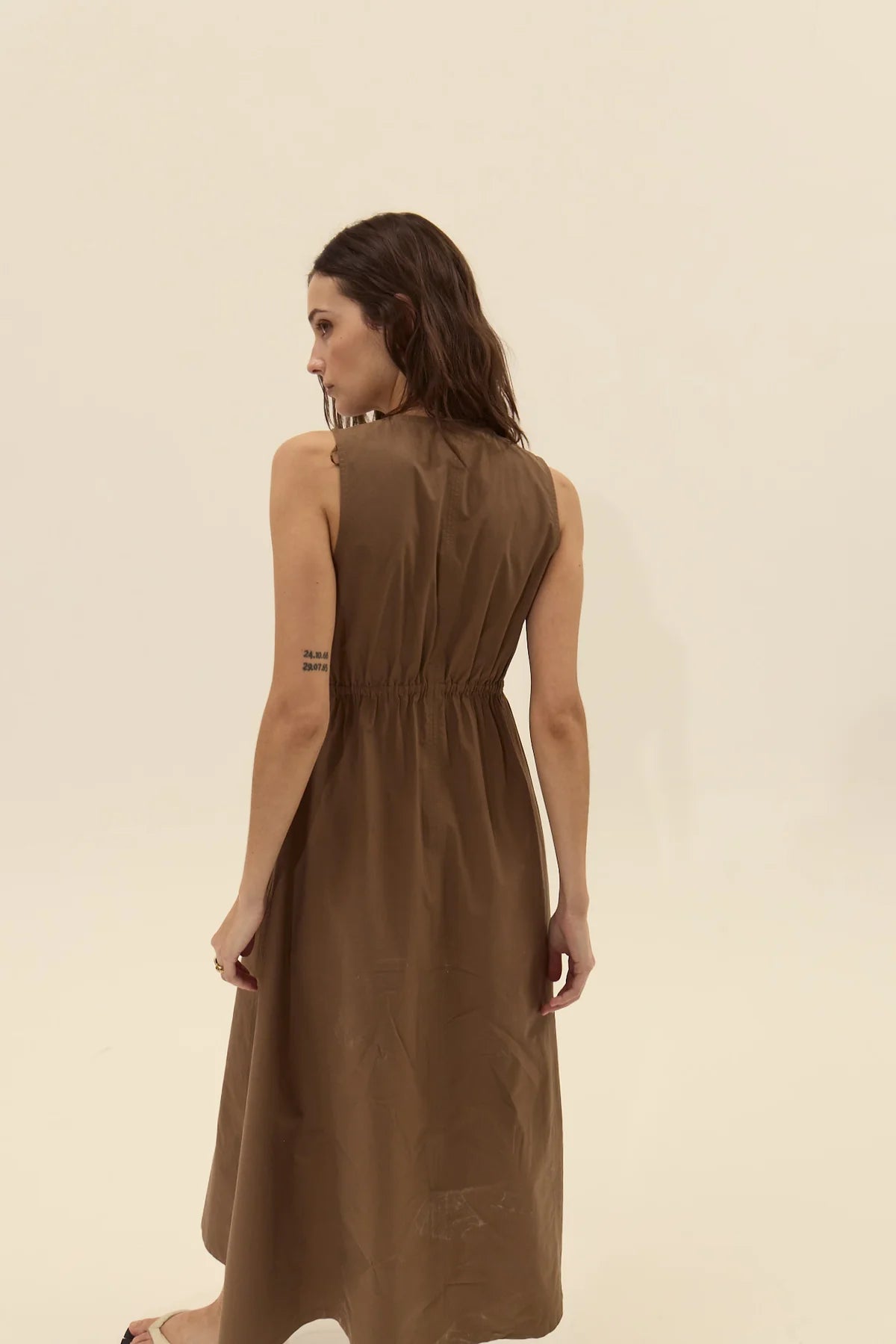 midi sleeveless dress in brown