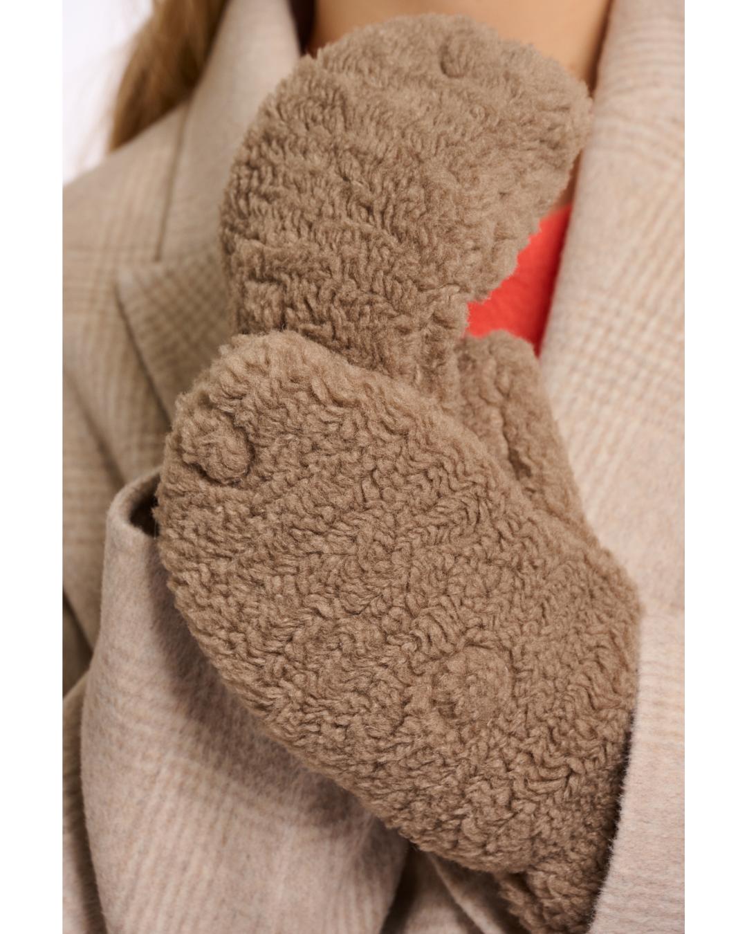 brown teddy gloves 