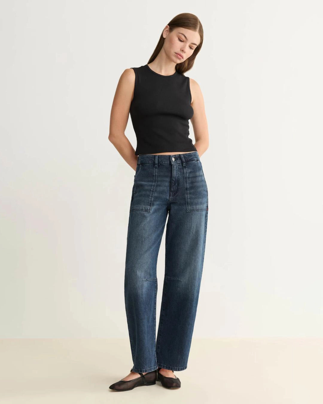 woman wearing barrel blue jeans