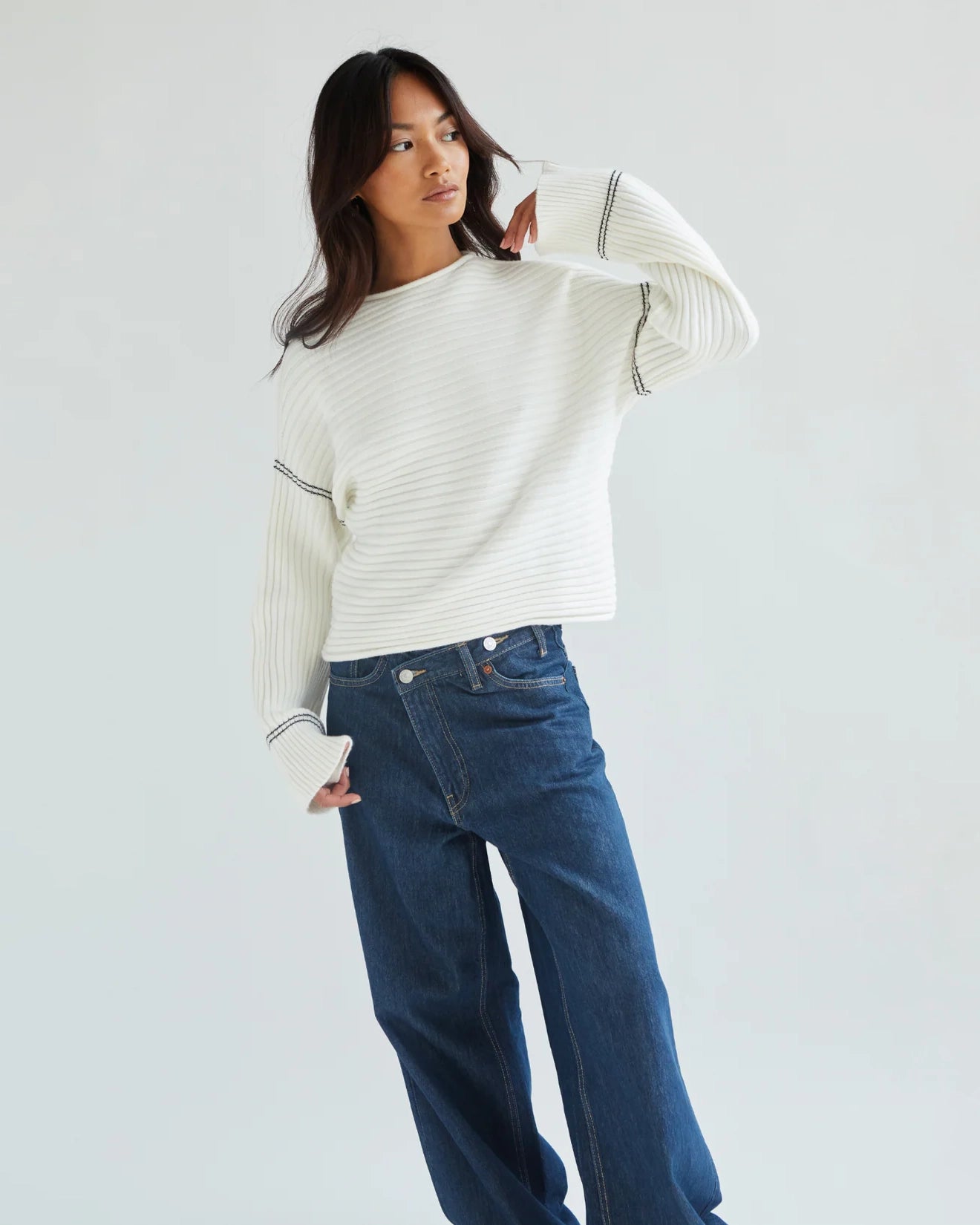 Woman wearing a white ribbed sweater