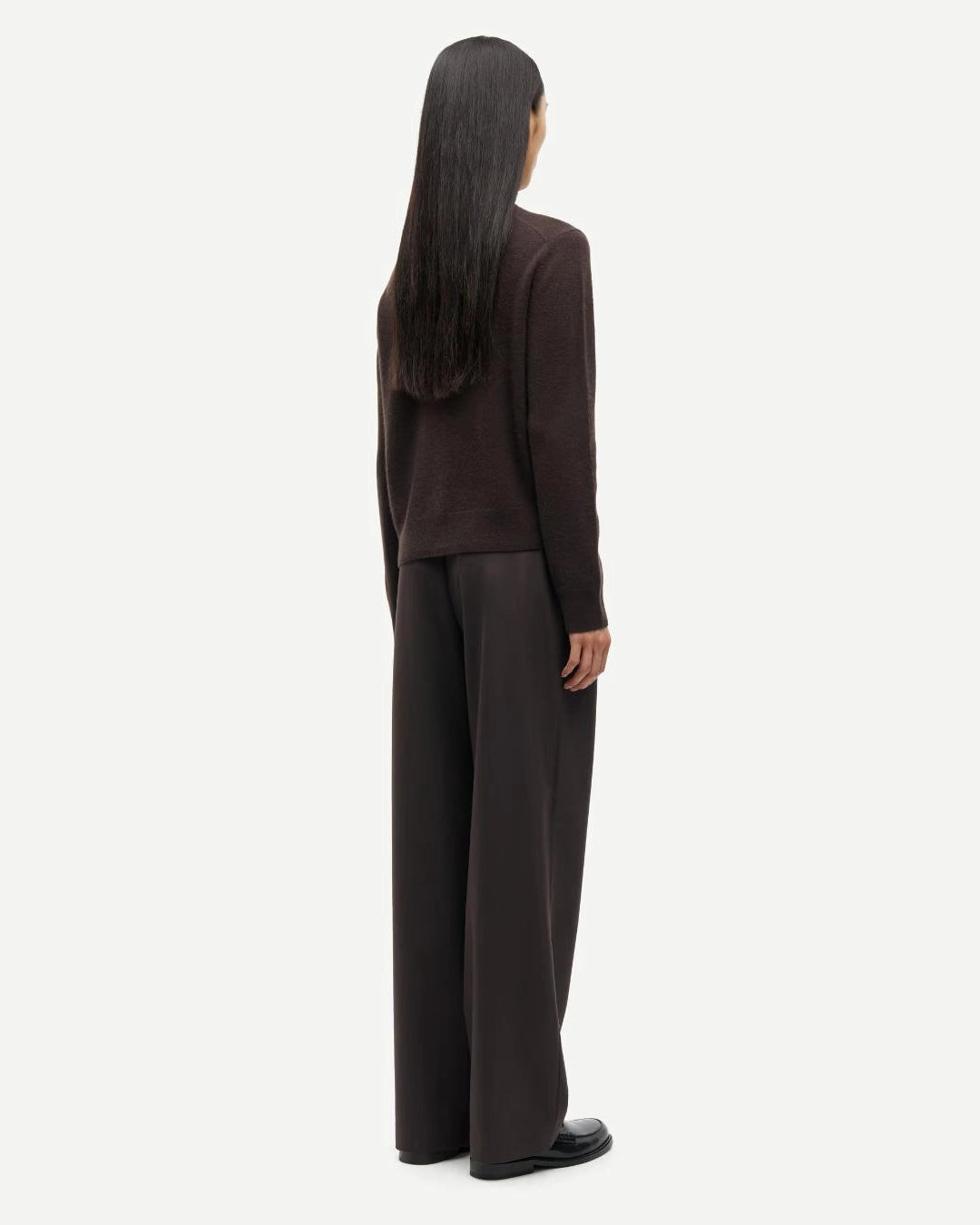 Woman wearing a brown button-up cashmere cardigan by Samsoe Samsoe