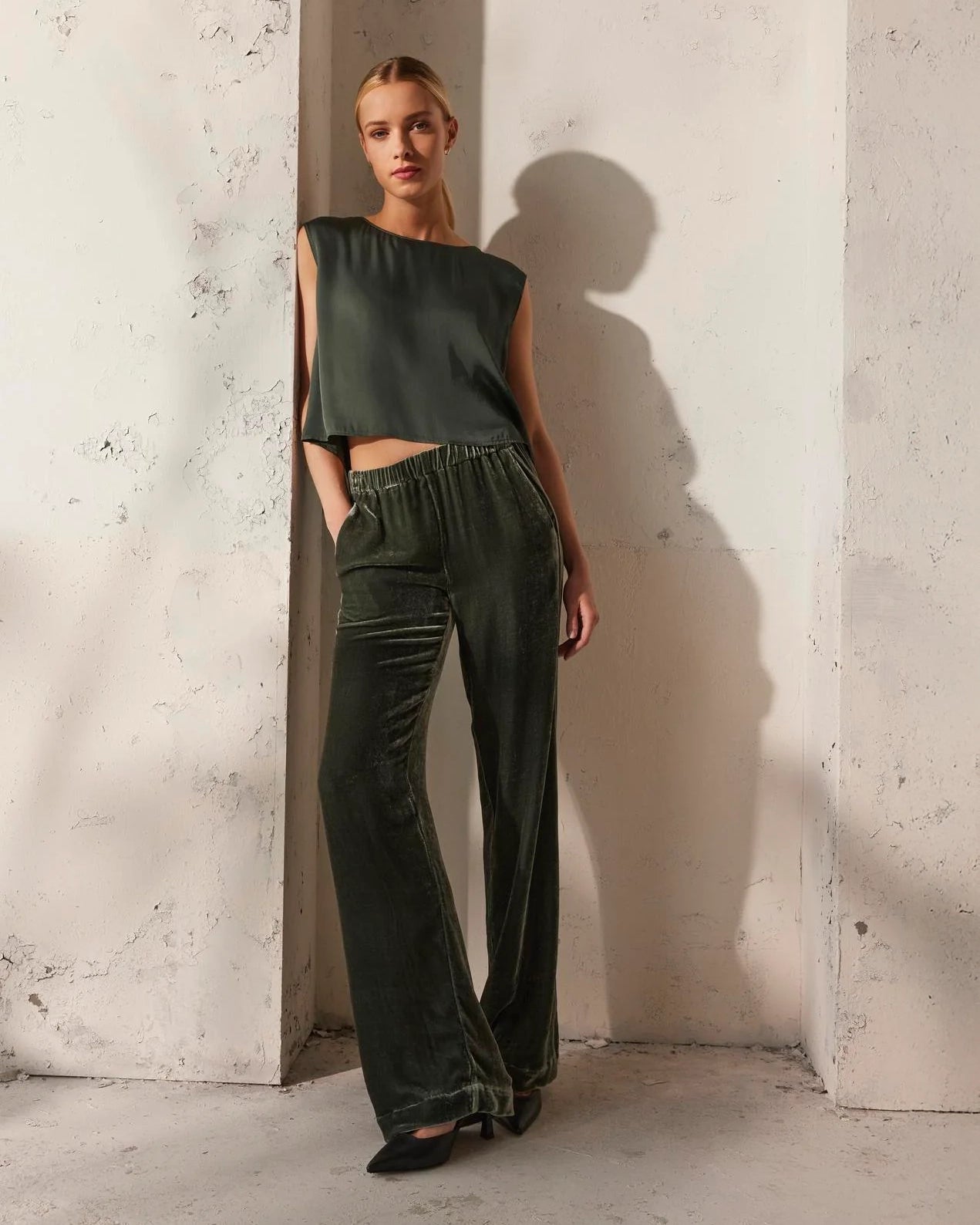 Velvet Sorine Silk Velvet Pants in Marsh green