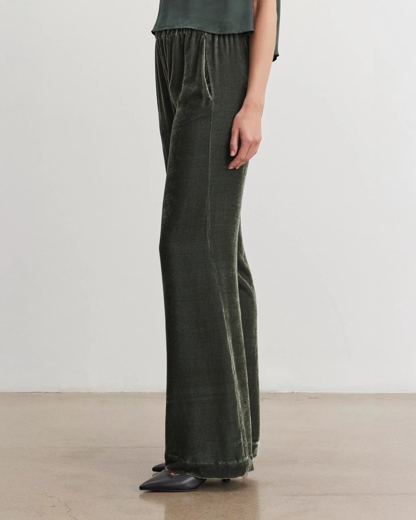 Velvet Sorine Silk Velvet Pants in Marsh green