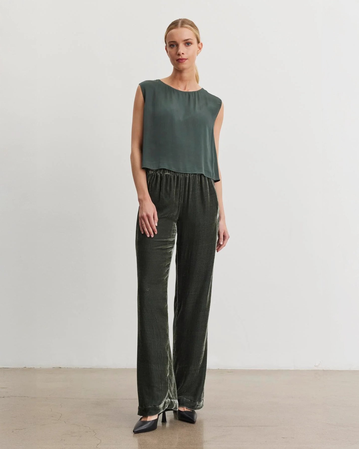 Velvet Sorine Silk Velvet Pants in Marsh green