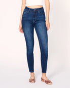 woman wearing skinny blue jeans in medium wash