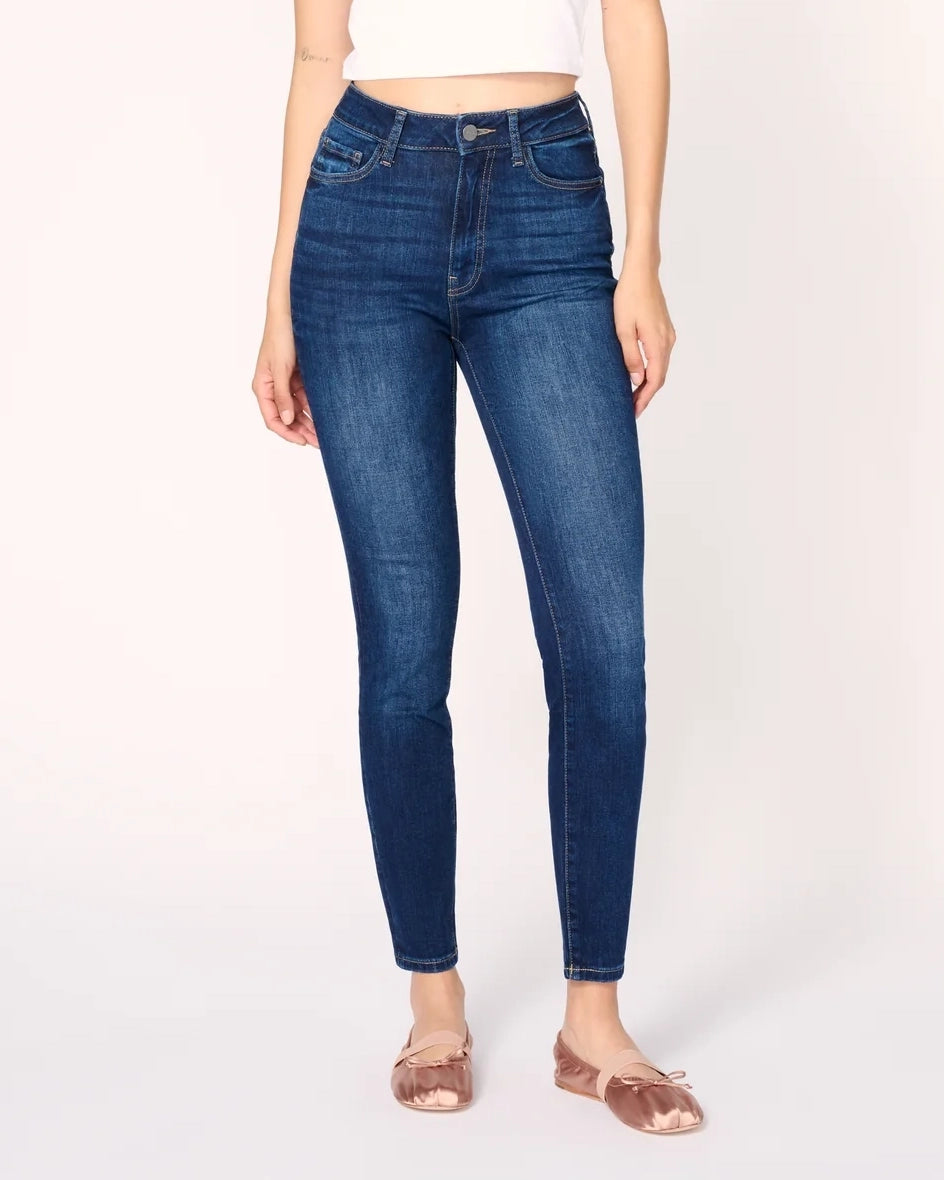 woman wearing skinny blue jeans in medium wash