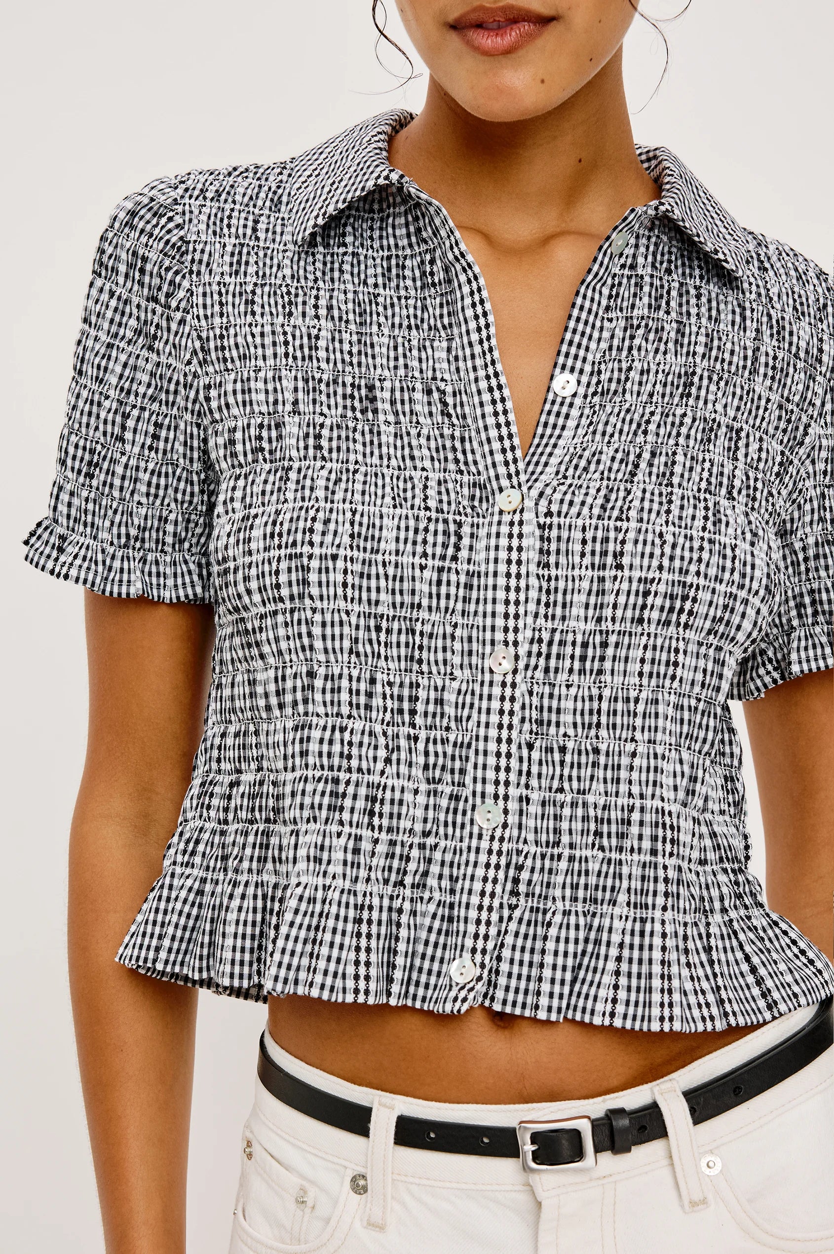 crop short sleeve-blouse in black gingham