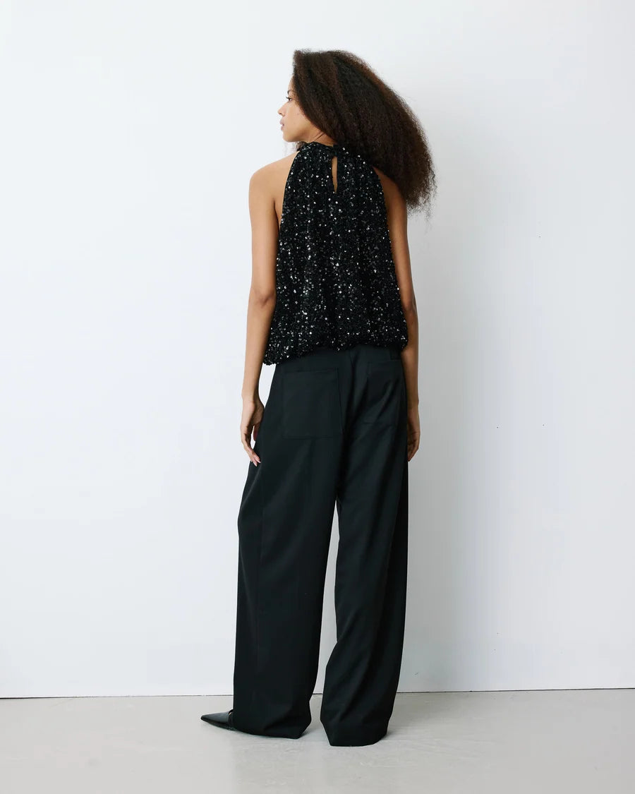 black sleeveless top in black sequins and a tie at the back