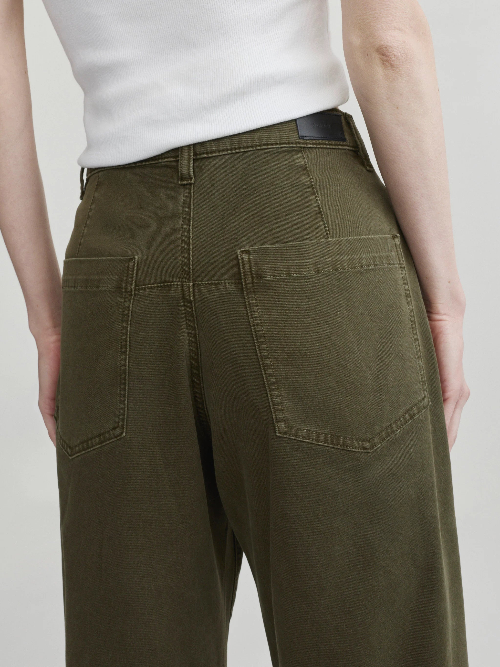 dark blue denim pants wth a straight leg