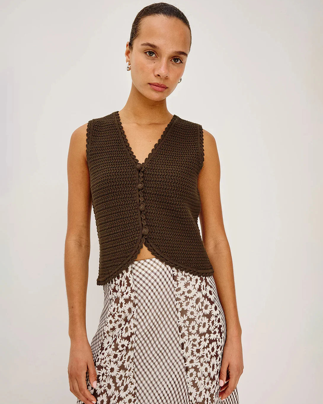 knit vest in brown