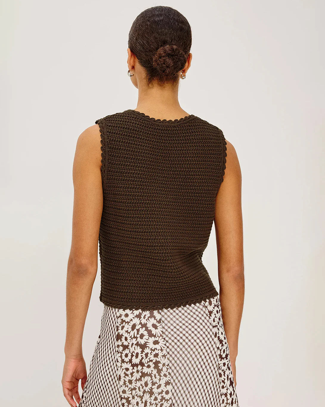 knit vest in brown