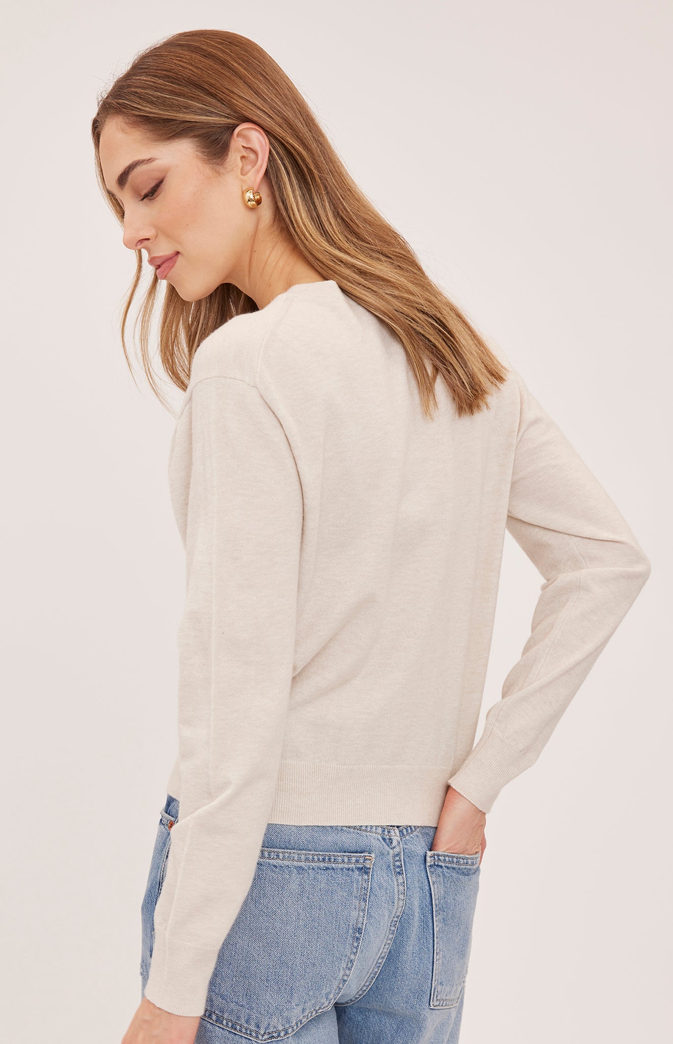 long sleeve v-neck sweater in cream